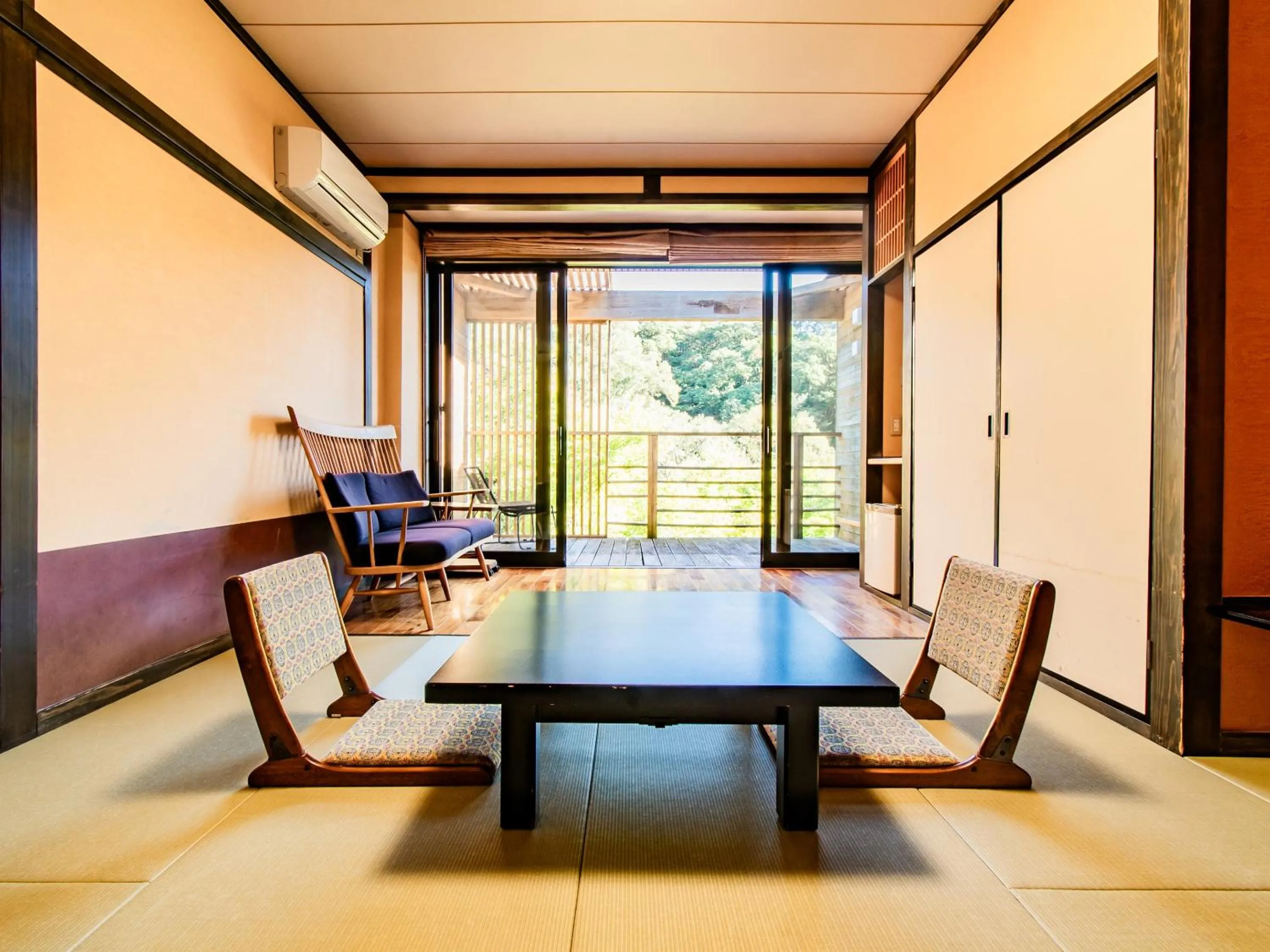 Photo of the whole room in Kirishima Momijidani Seiryuso