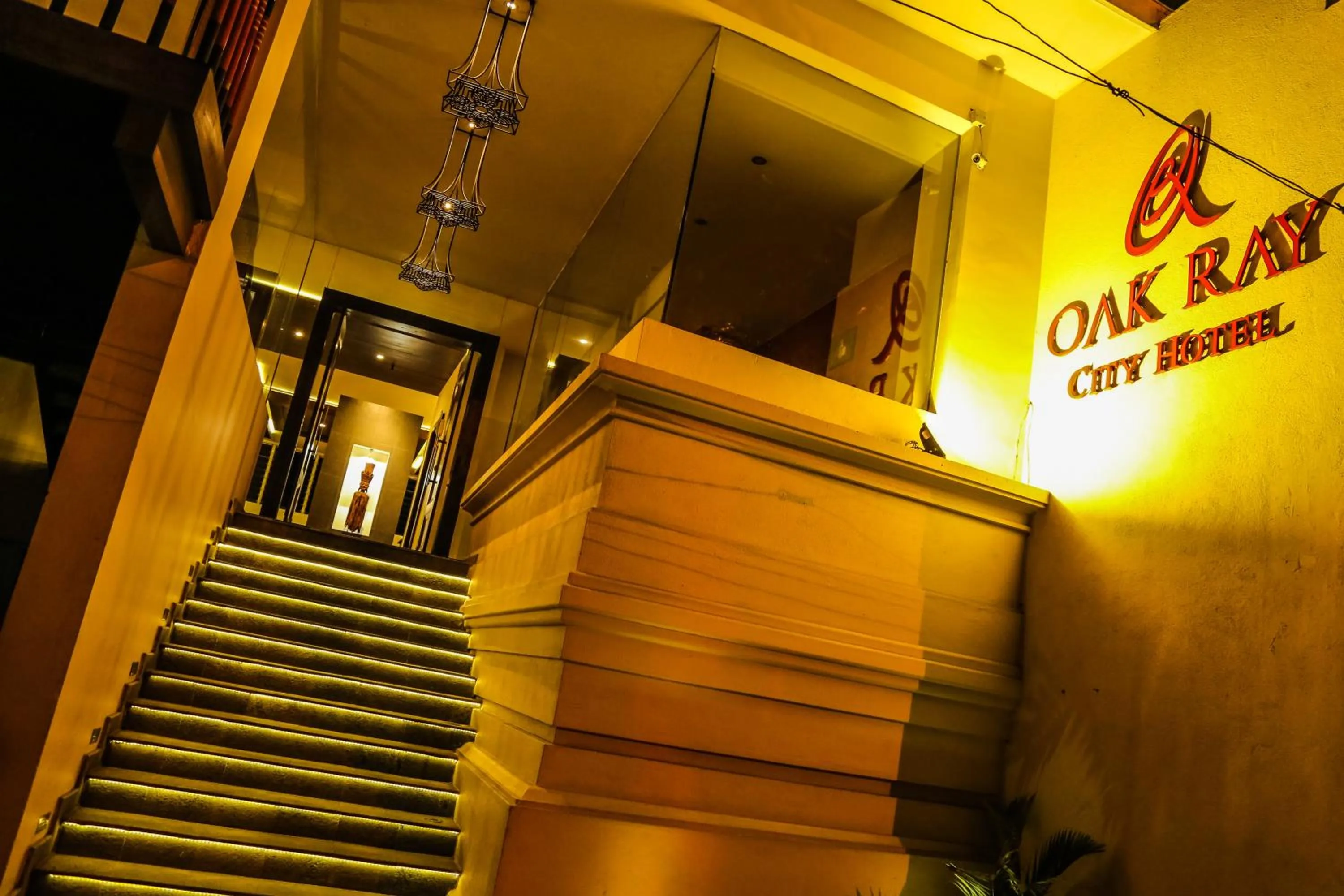 Property building in Oak Ray City Hotel