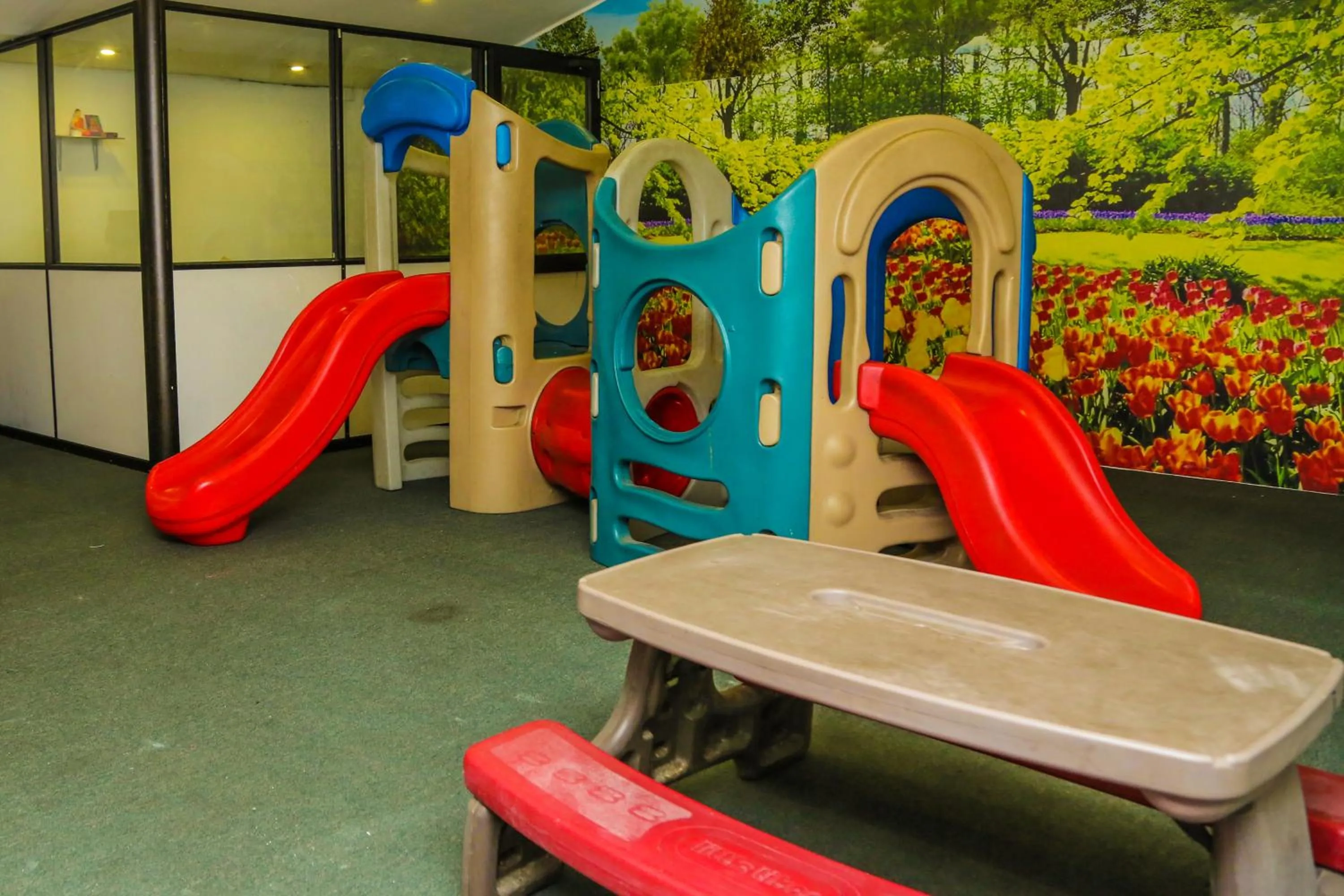 Kids's club in Oak Ray City Hotel