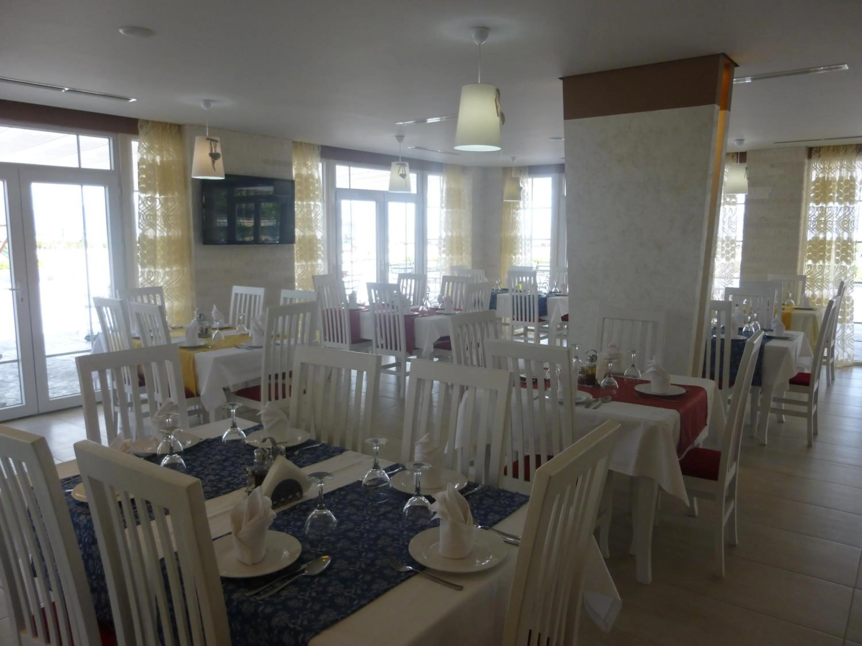 Restaurant/places to eat in Villamaria Hotel