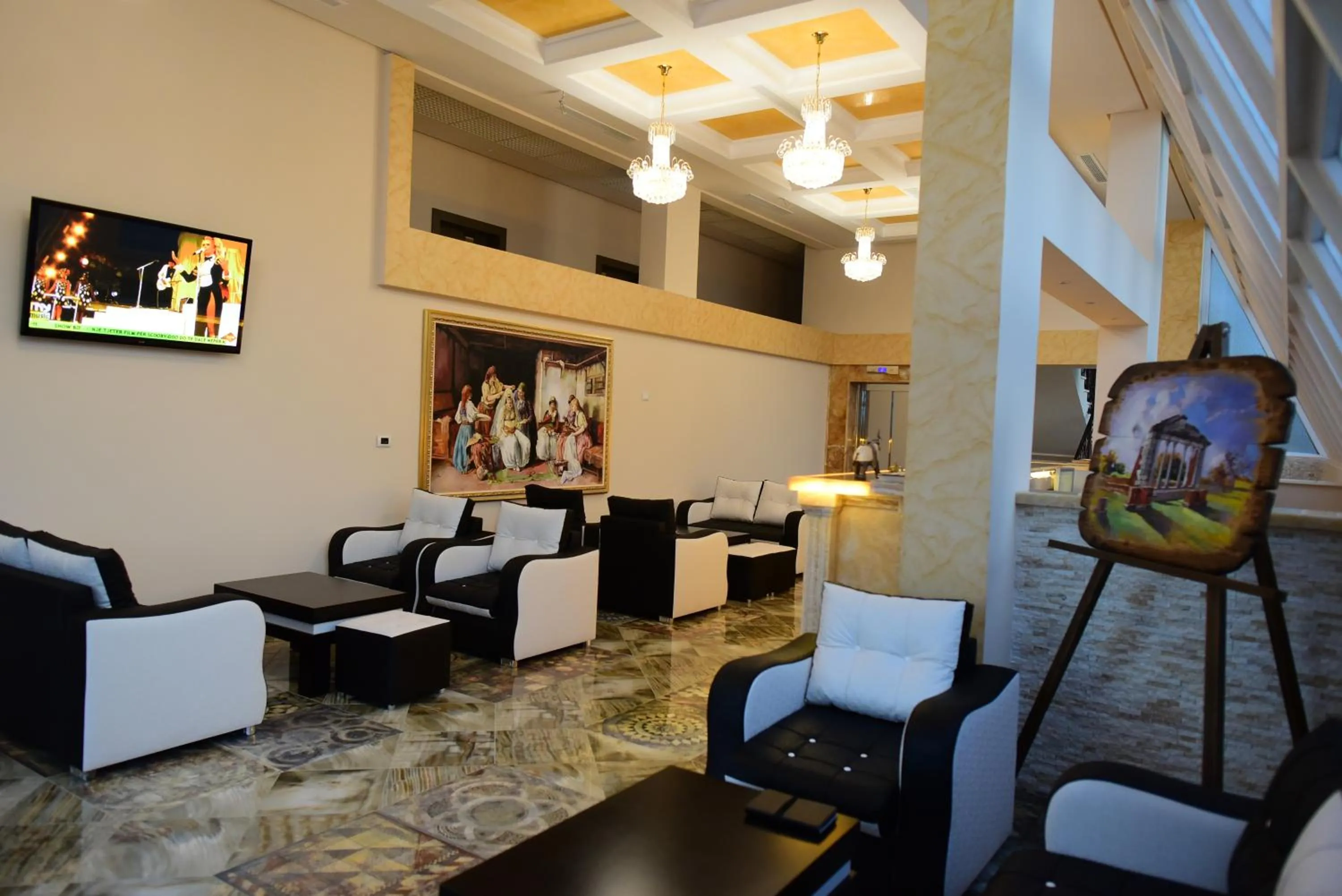 Communal lounge/ TV room in Villamaria Hotel