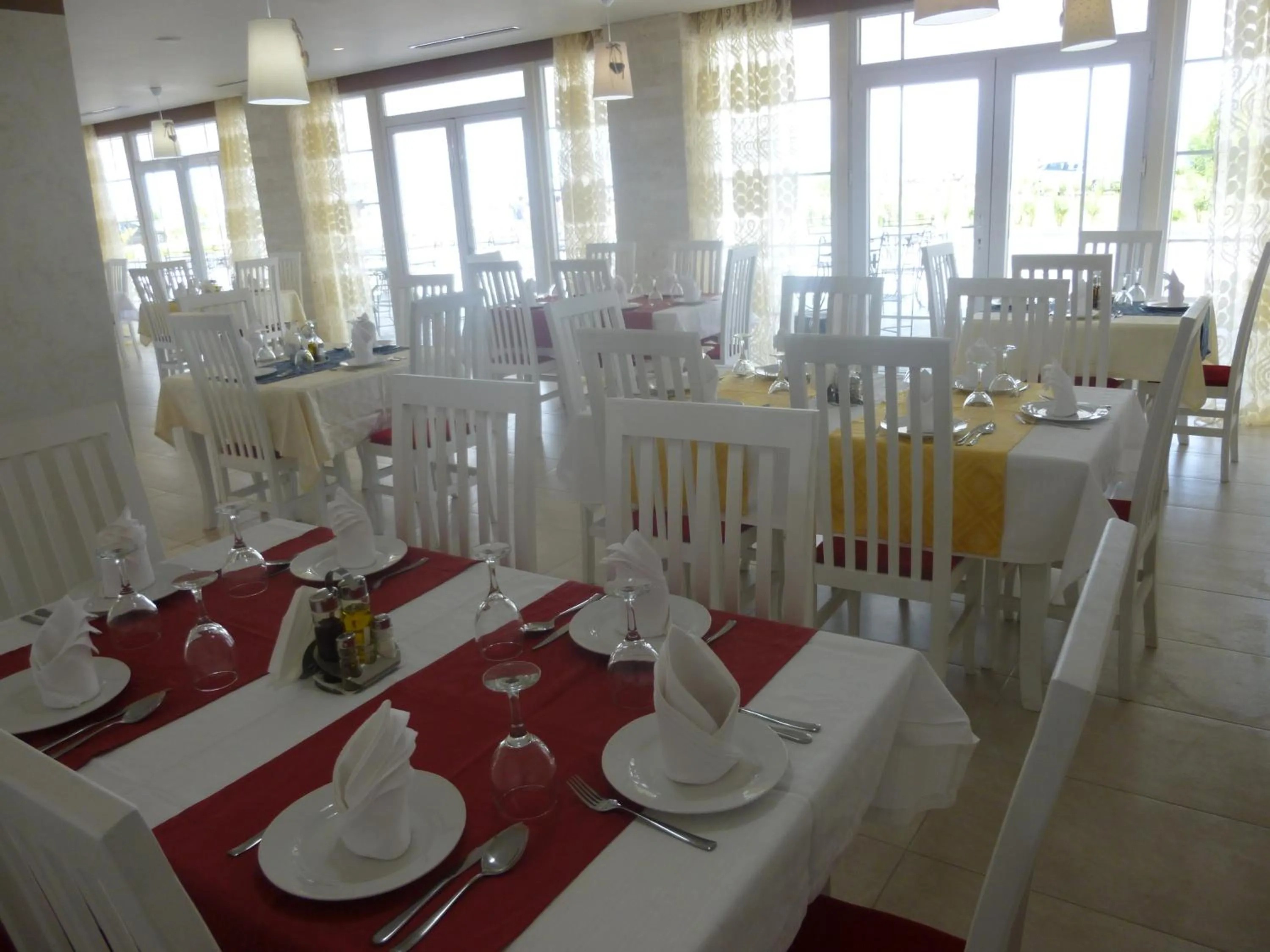 Restaurant/places to eat in Villamaria Hotel