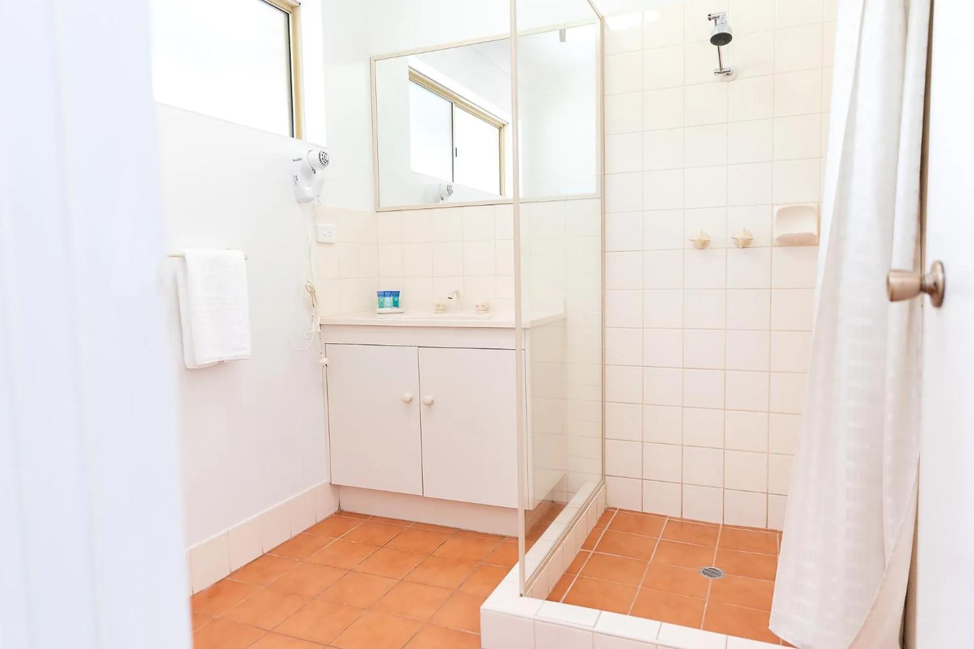 Shower in Busselton Villas and Glamping Village