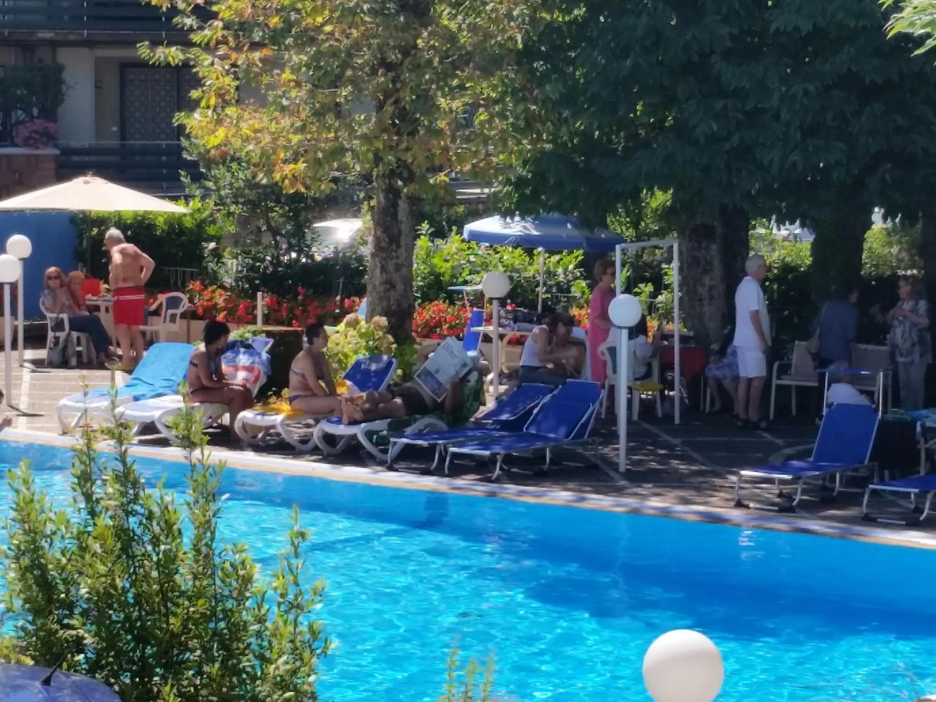Swimming pool in Mondial Park Hotel