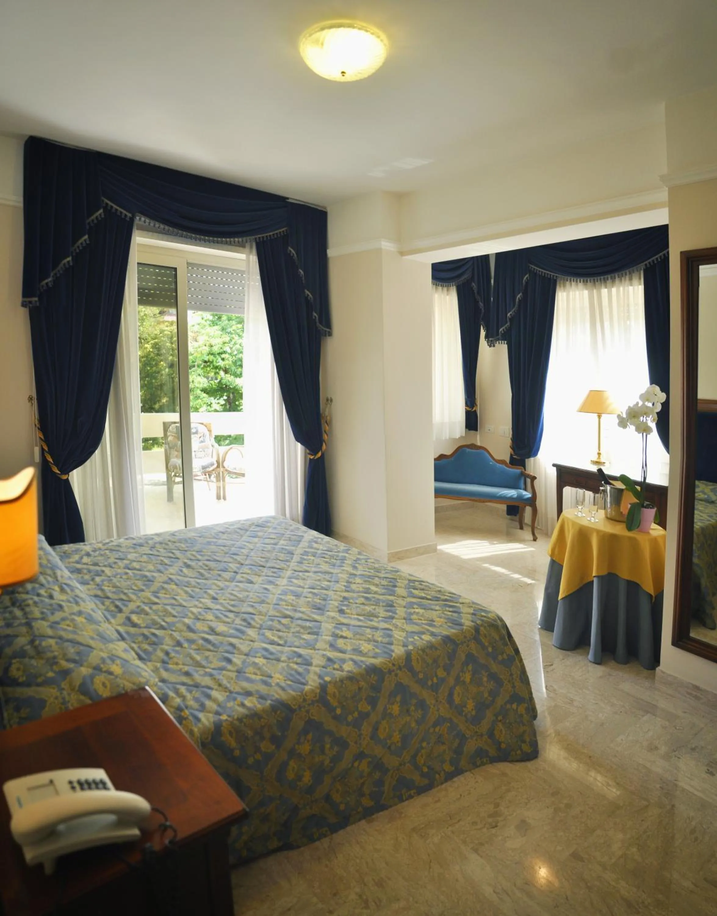 Balcony/Terrace in Mondial Park Hotel