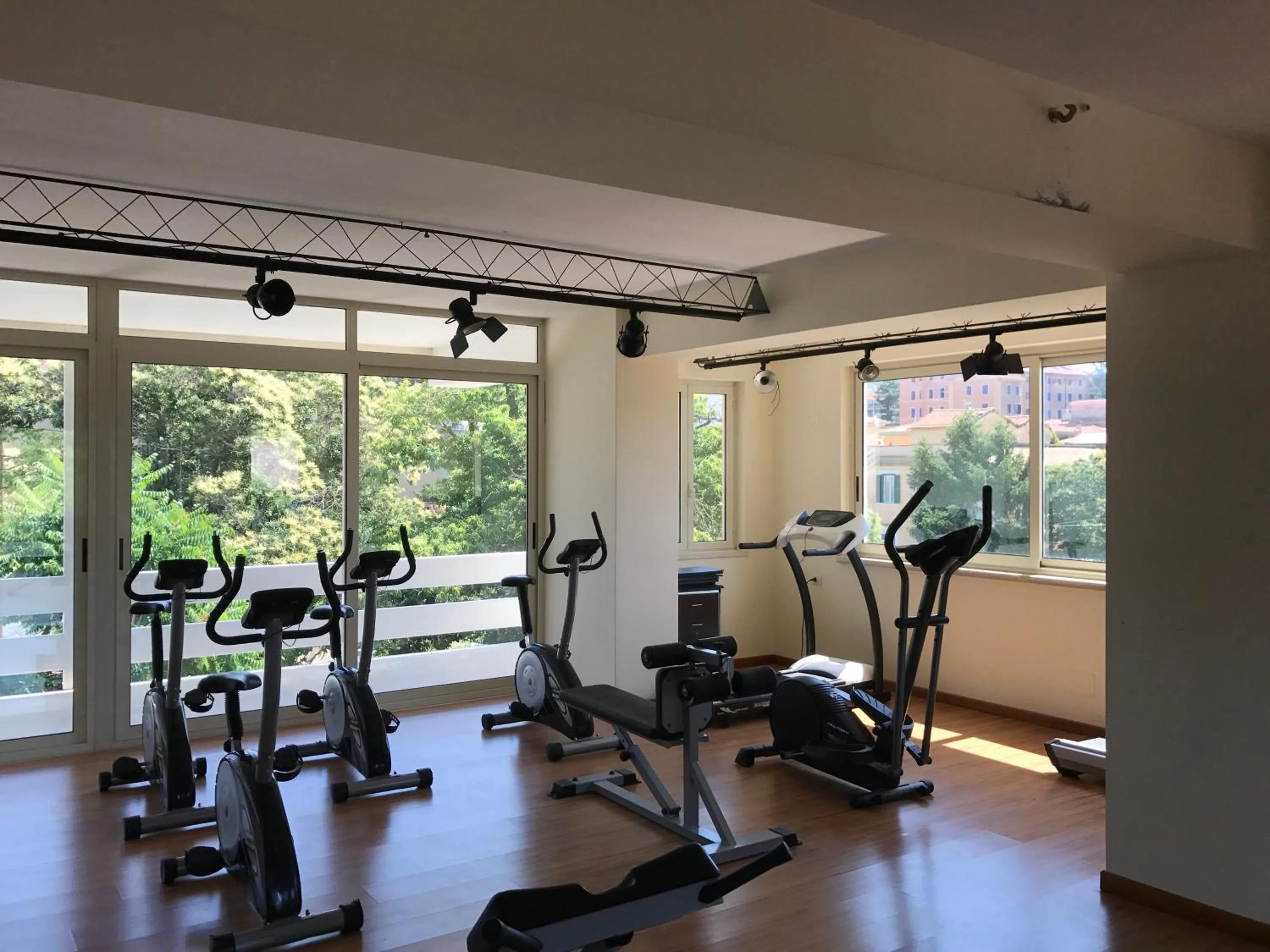 Fitness centre/facilities in Mondial Park Hotel