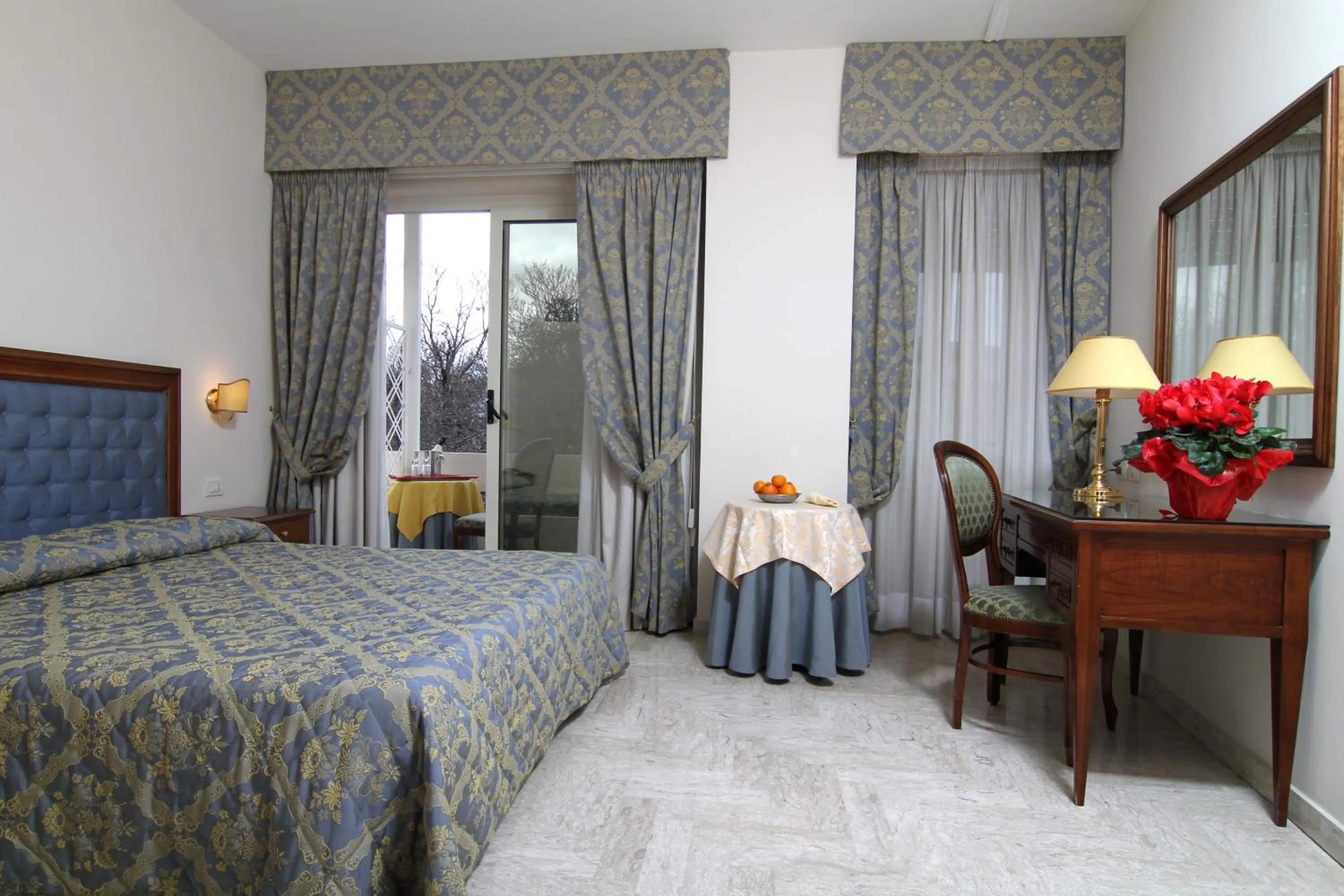 Balcony/Terrace in Mondial Park Hotel