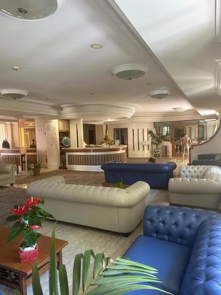 Living room in Mondial Park Hotel