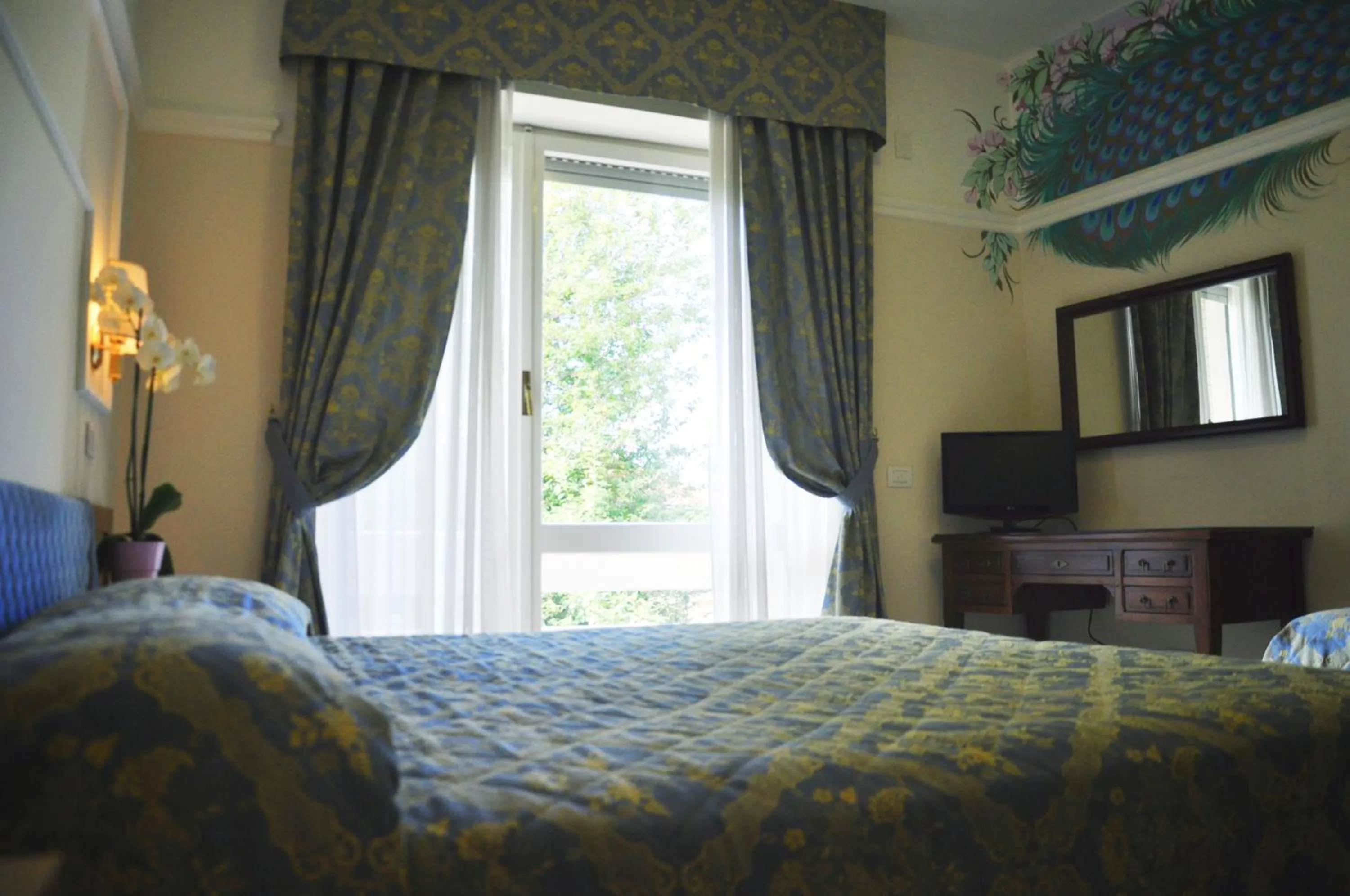 Bedroom in Mondial Park Hotel