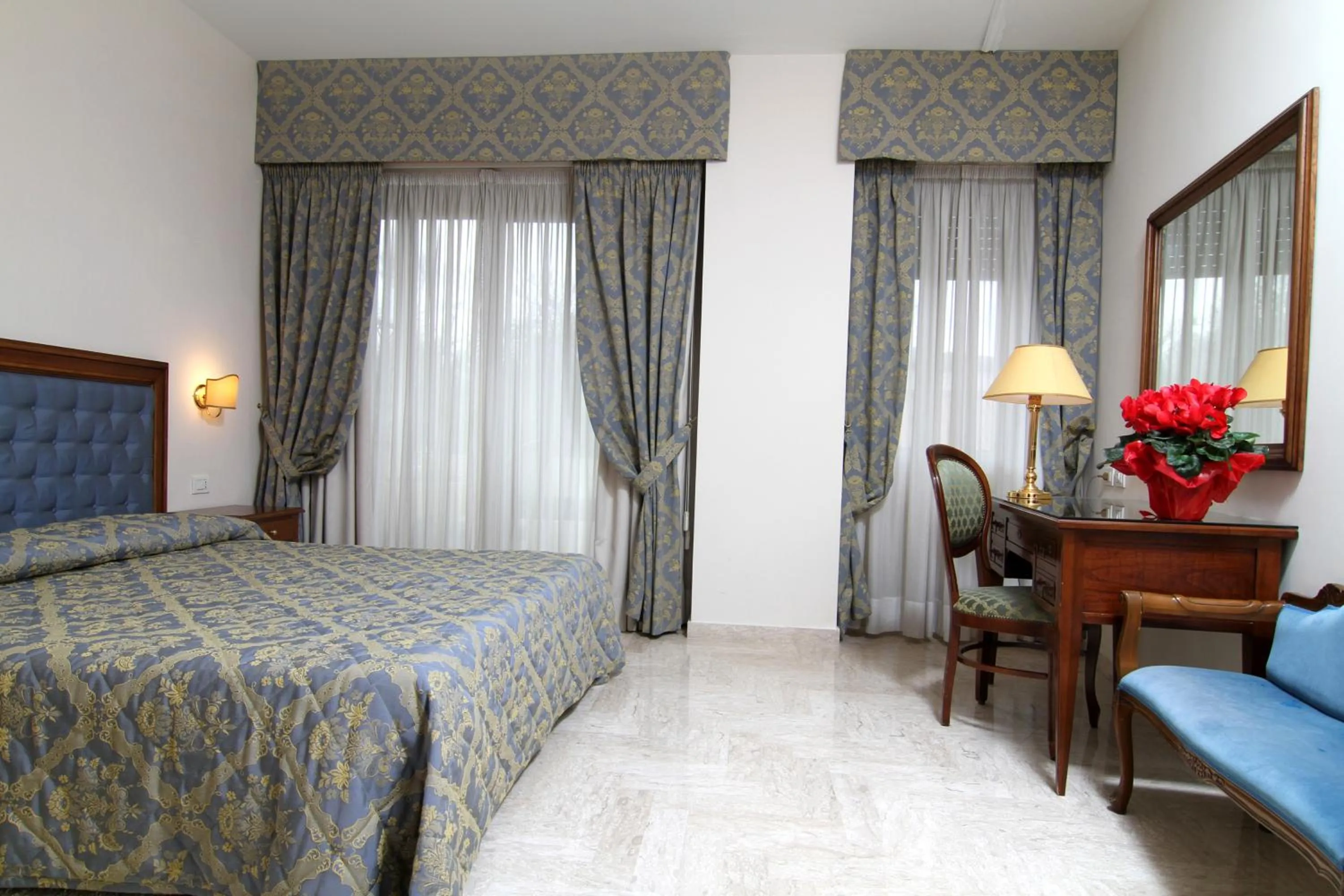 Bedroom in Mondial Park Hotel