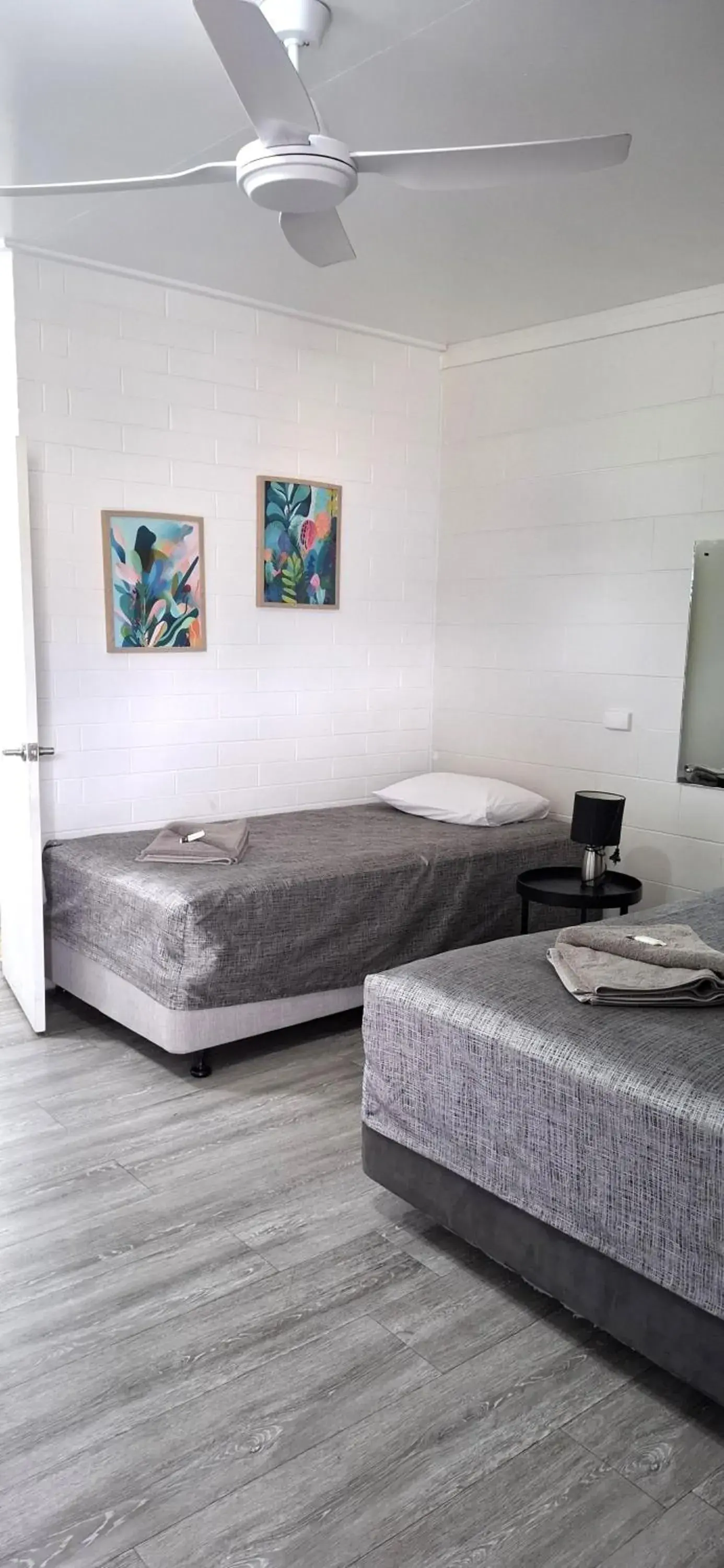 Standard Triple Room with Ensuite Bathroom in Burdekin Motor Inn Standard Triple Room with Ensuite Bathroom in Burdekin Motor Inn