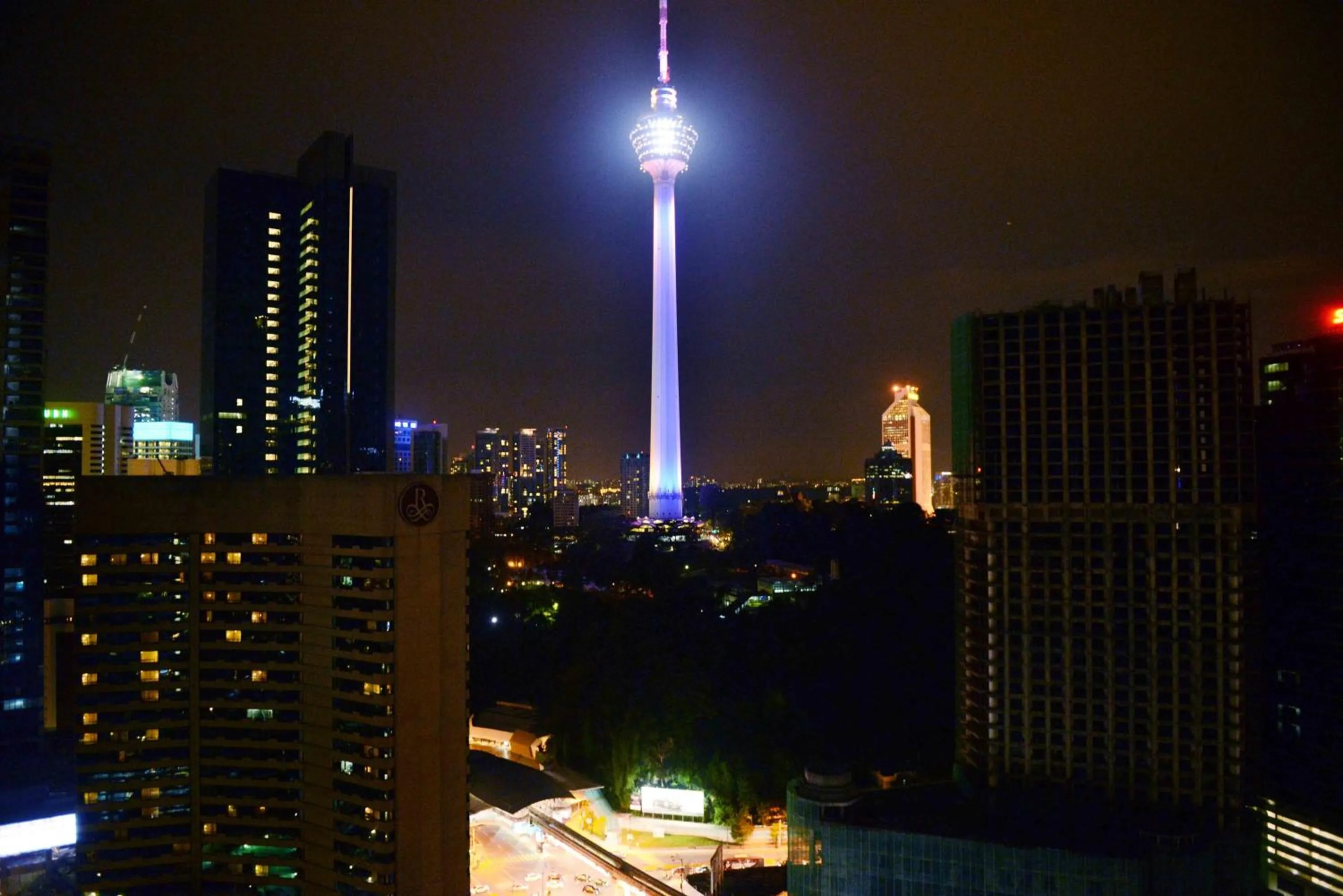 Night in Summer Suites Studios