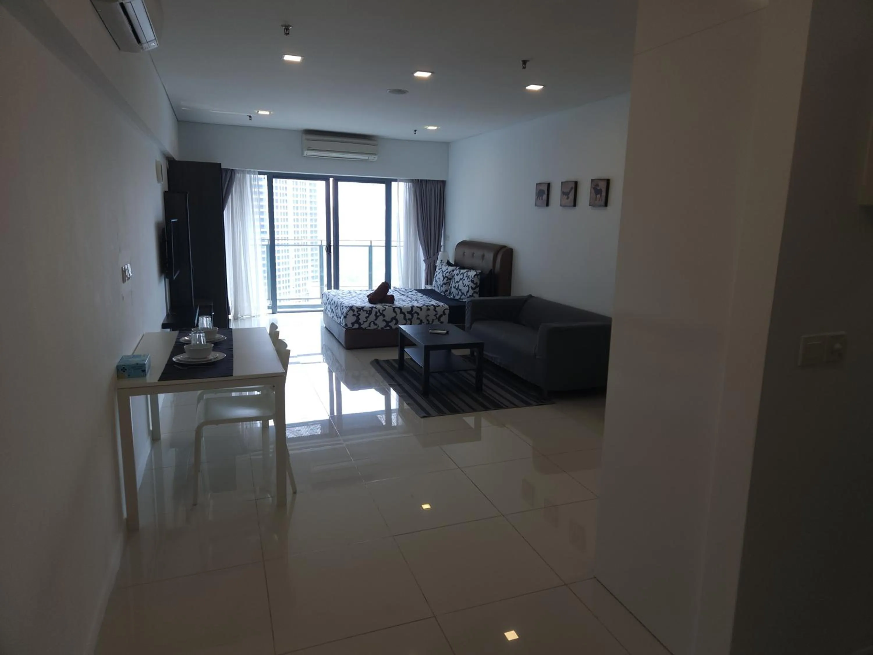 Summer Suites Studios