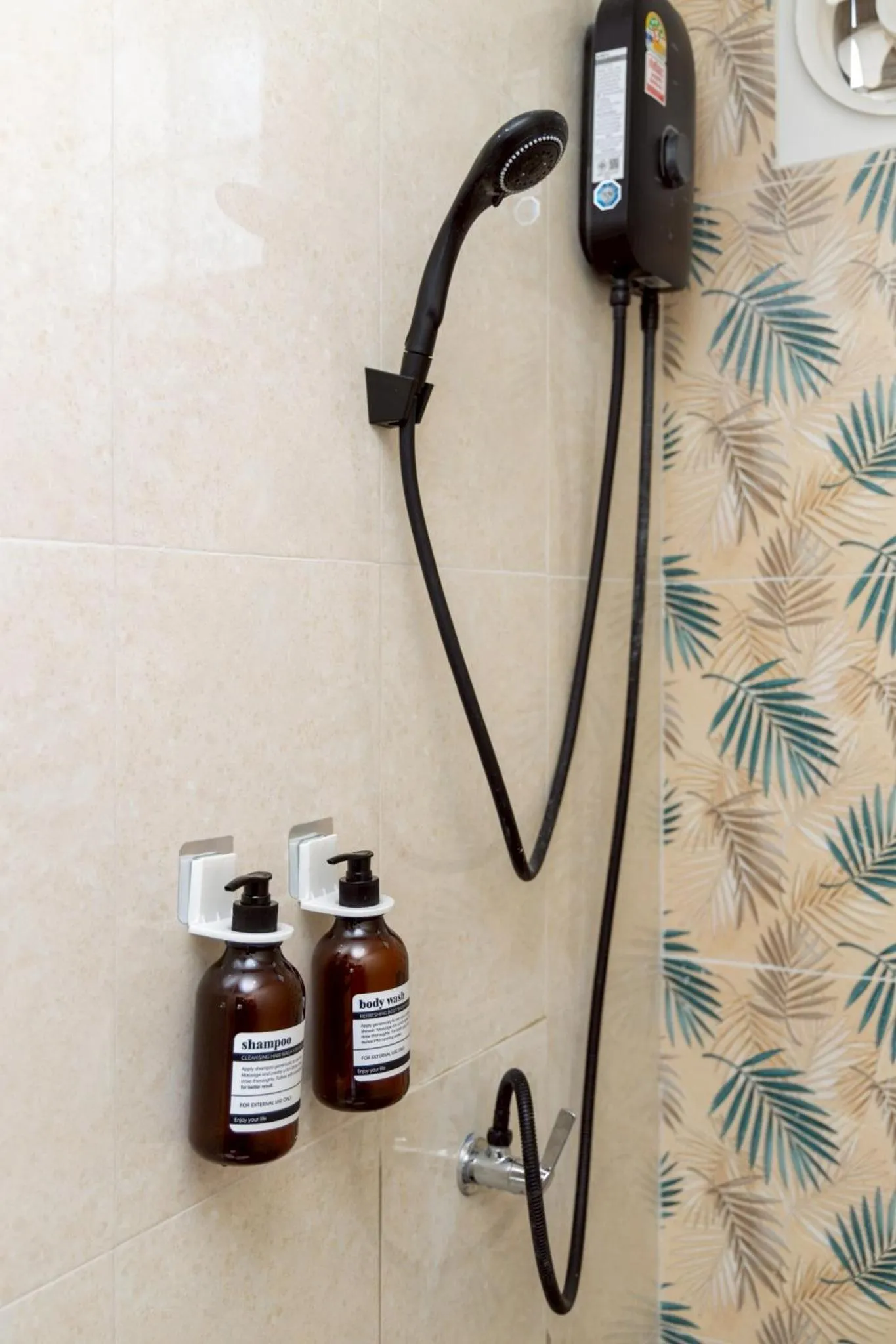 Shower in Sea Inn Pattaya