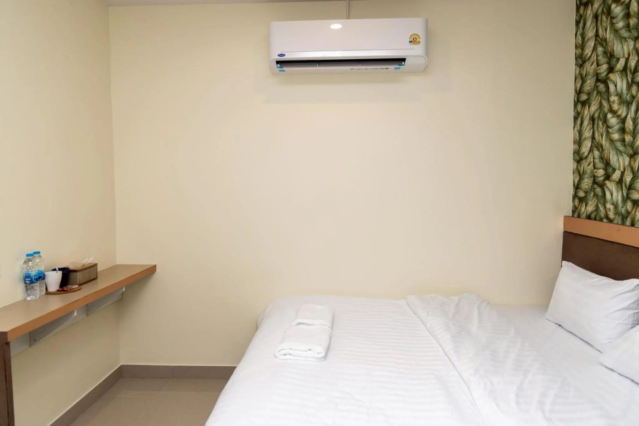 Bed in Sea Inn Pattaya