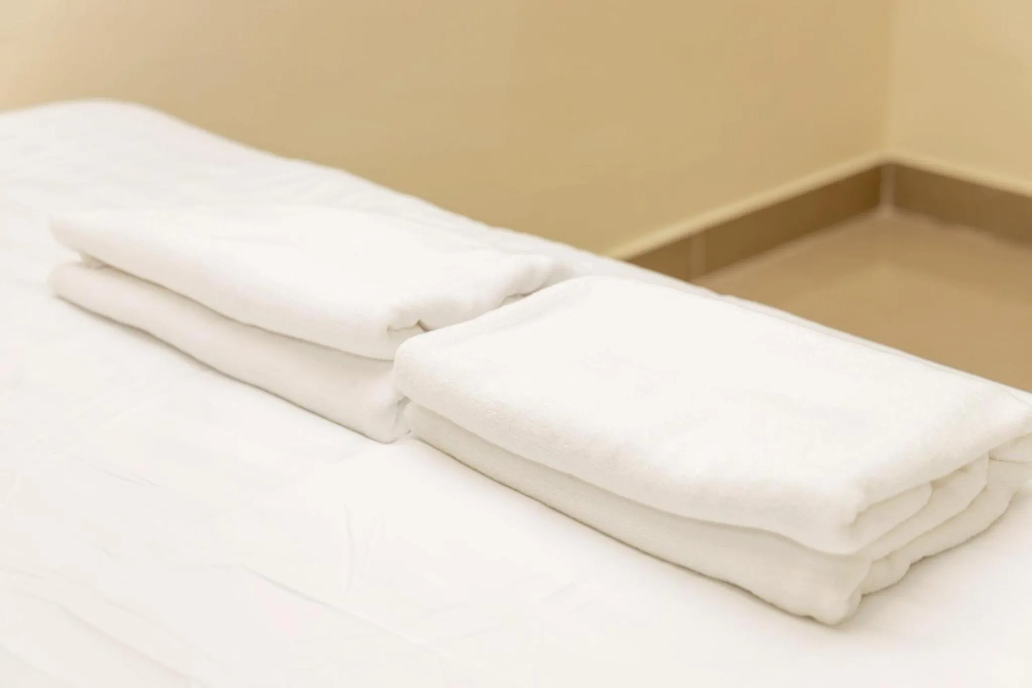 towels, Bed in Sea Inn Pattaya