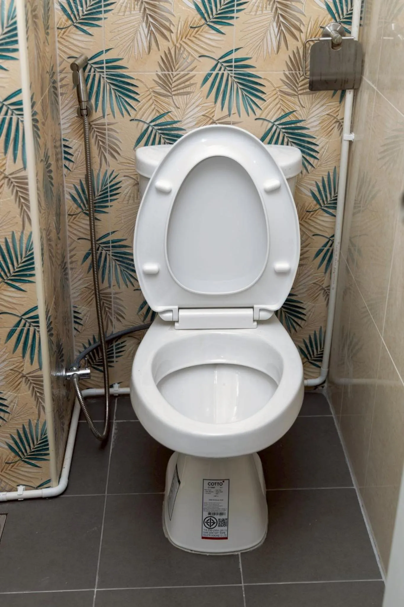 Toilet in Sea Inn Pattaya