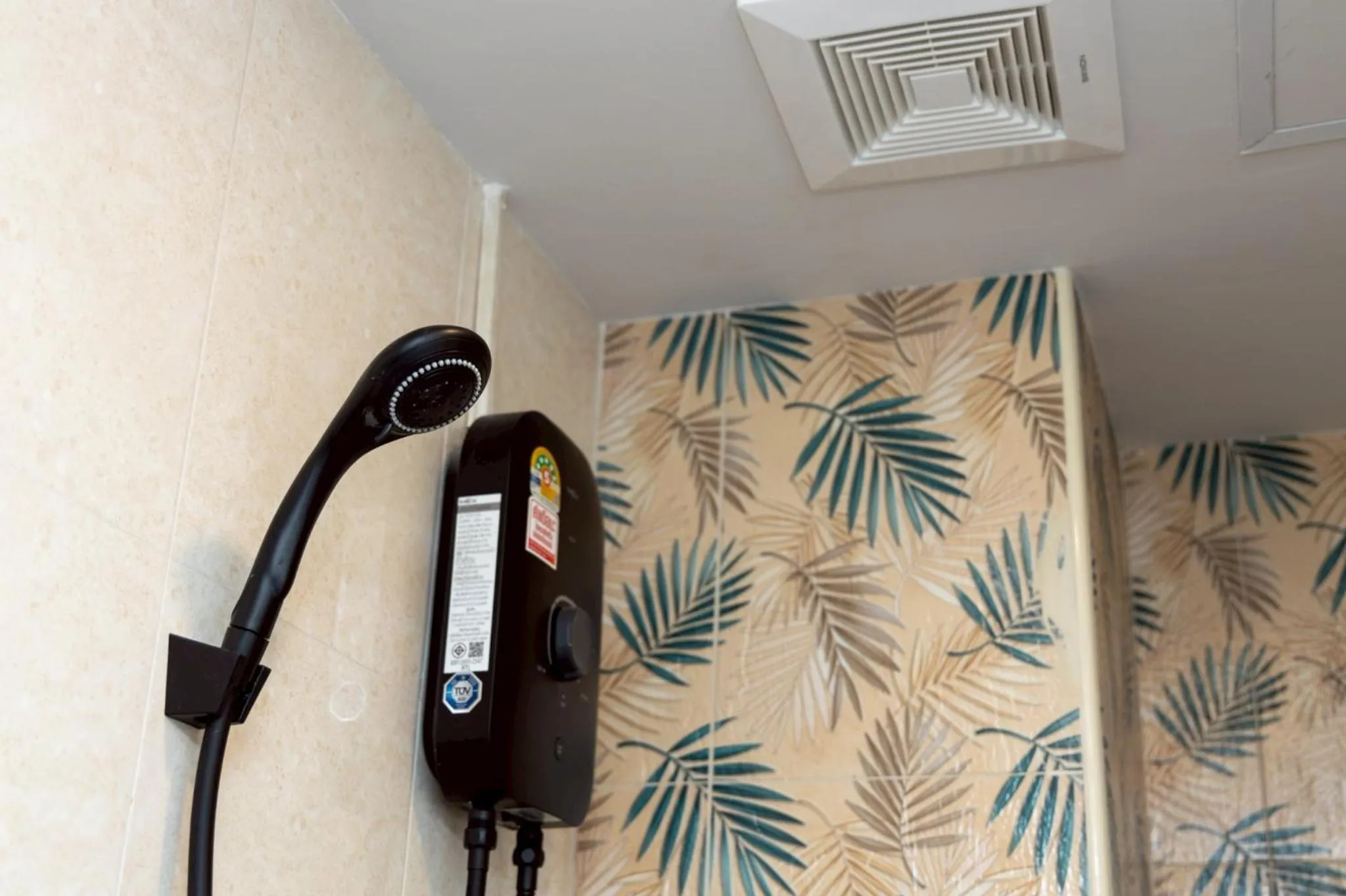 Shower in Sea Inn Pattaya