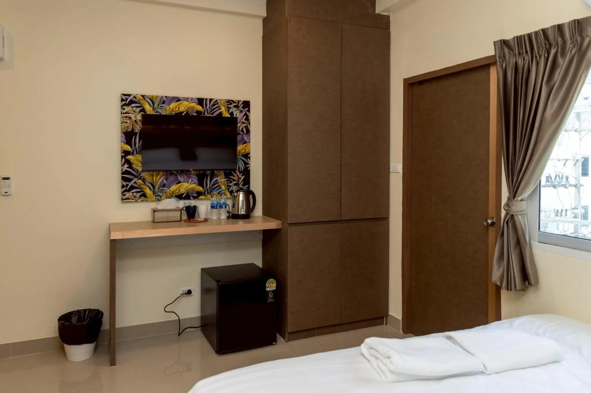 View (from property/room), Bed in Sea Inn Pattaya