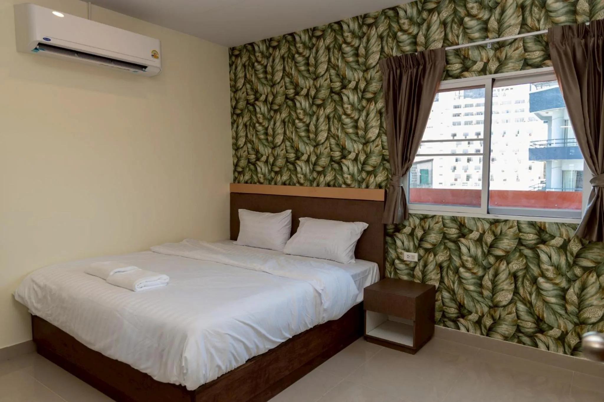 Bed in Sea Inn Pattaya