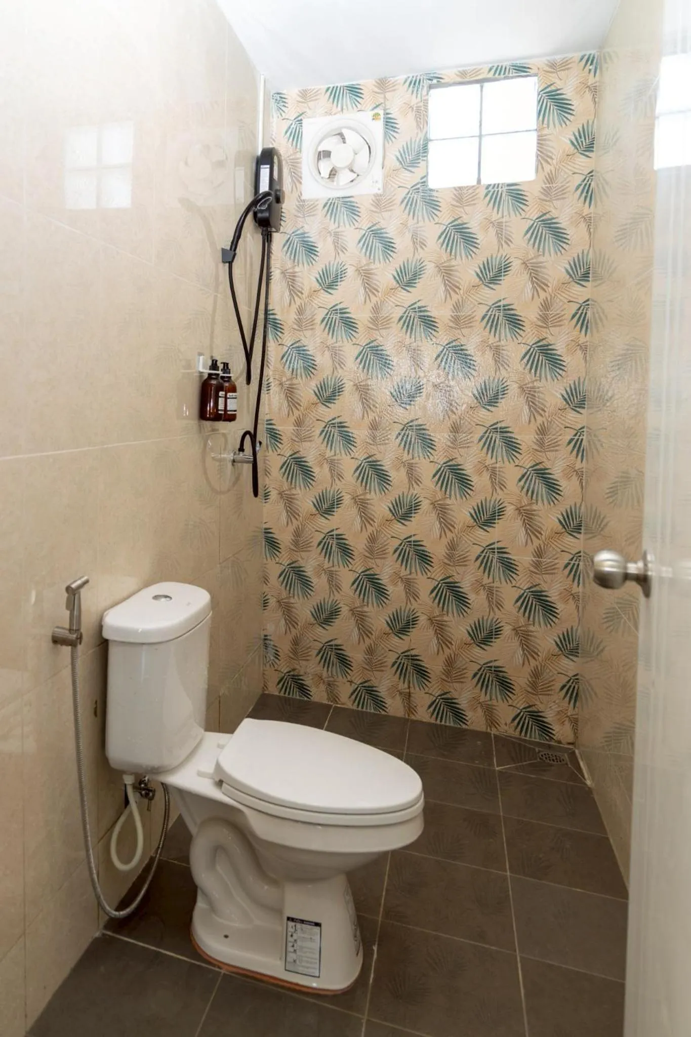 Toilet in Sea Inn Pattaya