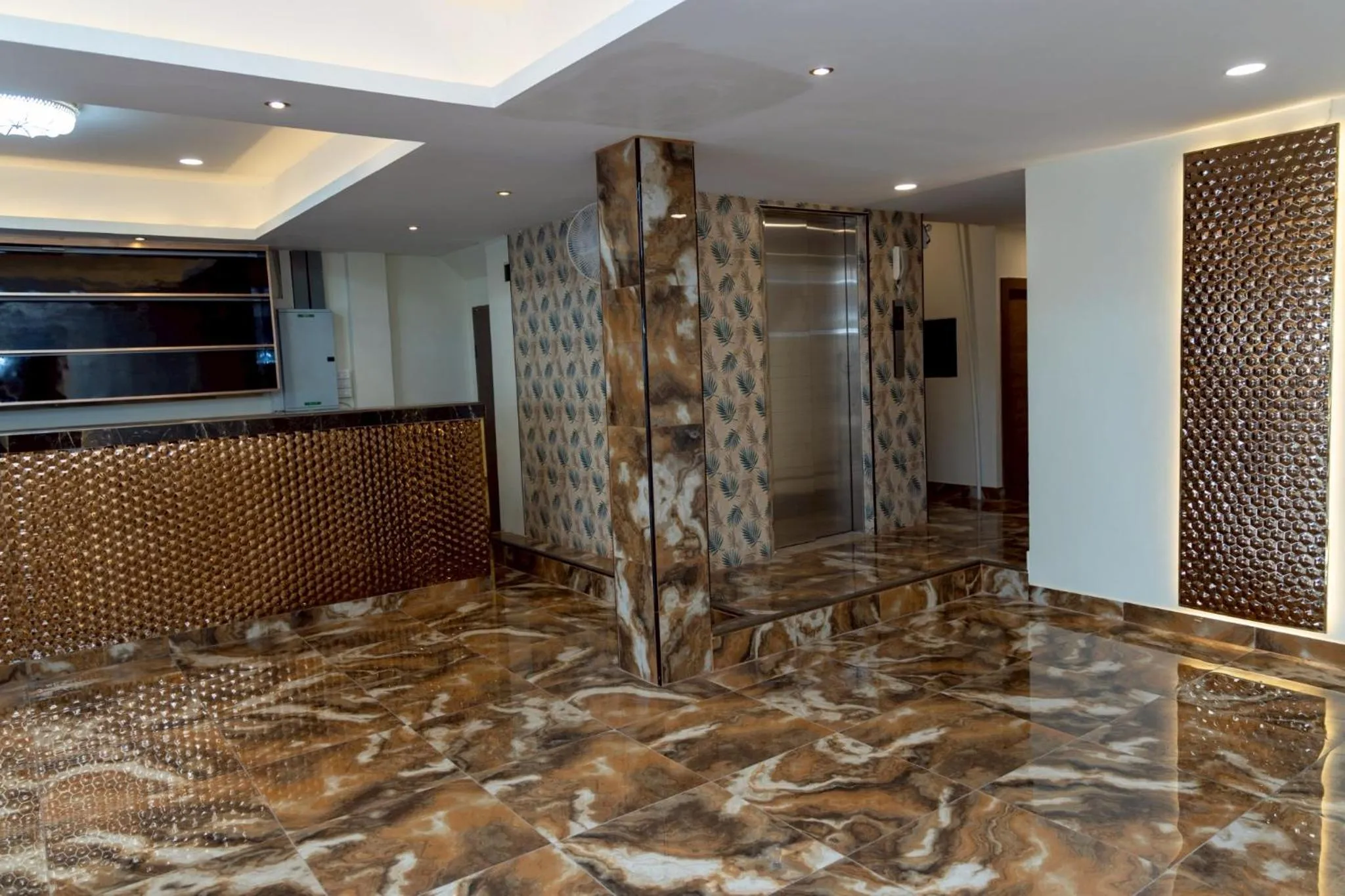 elevator in Sea Inn Pattaya