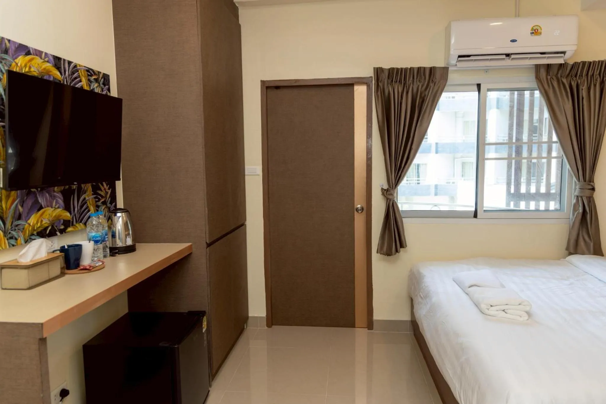 View (from property/room), Bed in Sea Inn Pattaya