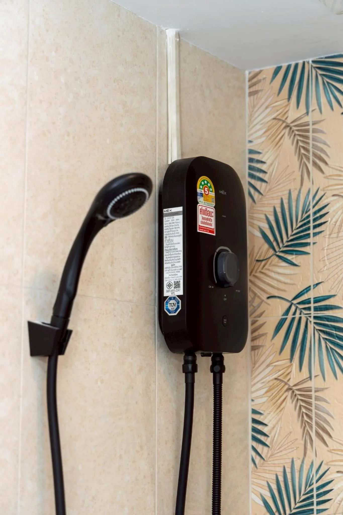 Shower in Sea Inn Pattaya