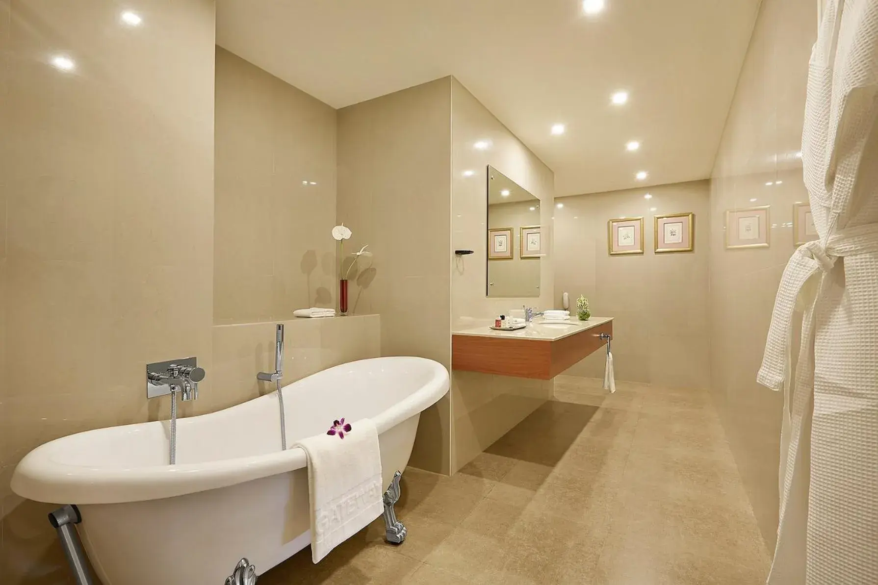 Bathroom in Ginger Gondia, Balaghat Road Bathroom in Ginger Gondia, Balaghat Road