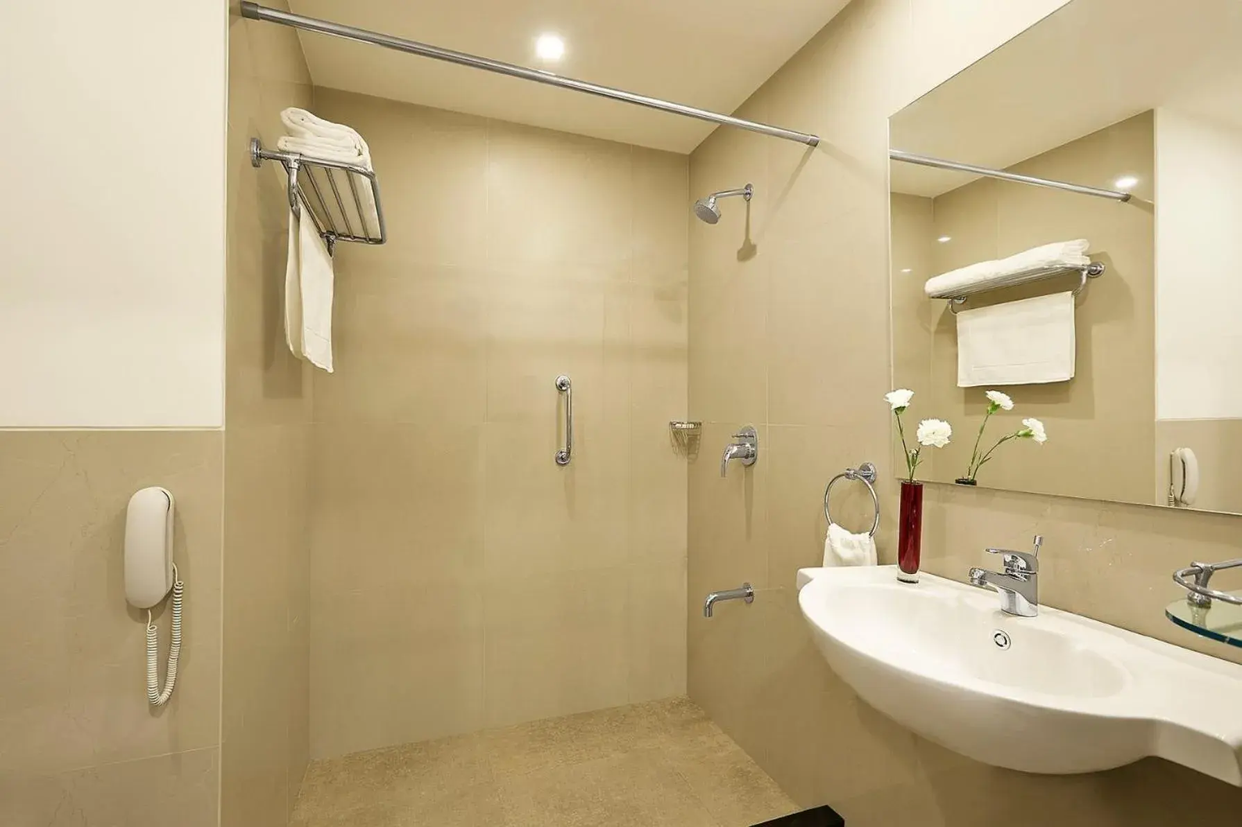Bathroom in Ginger Gondia, Balaghat Road Bathroom in Ginger Gondia, Balaghat Road