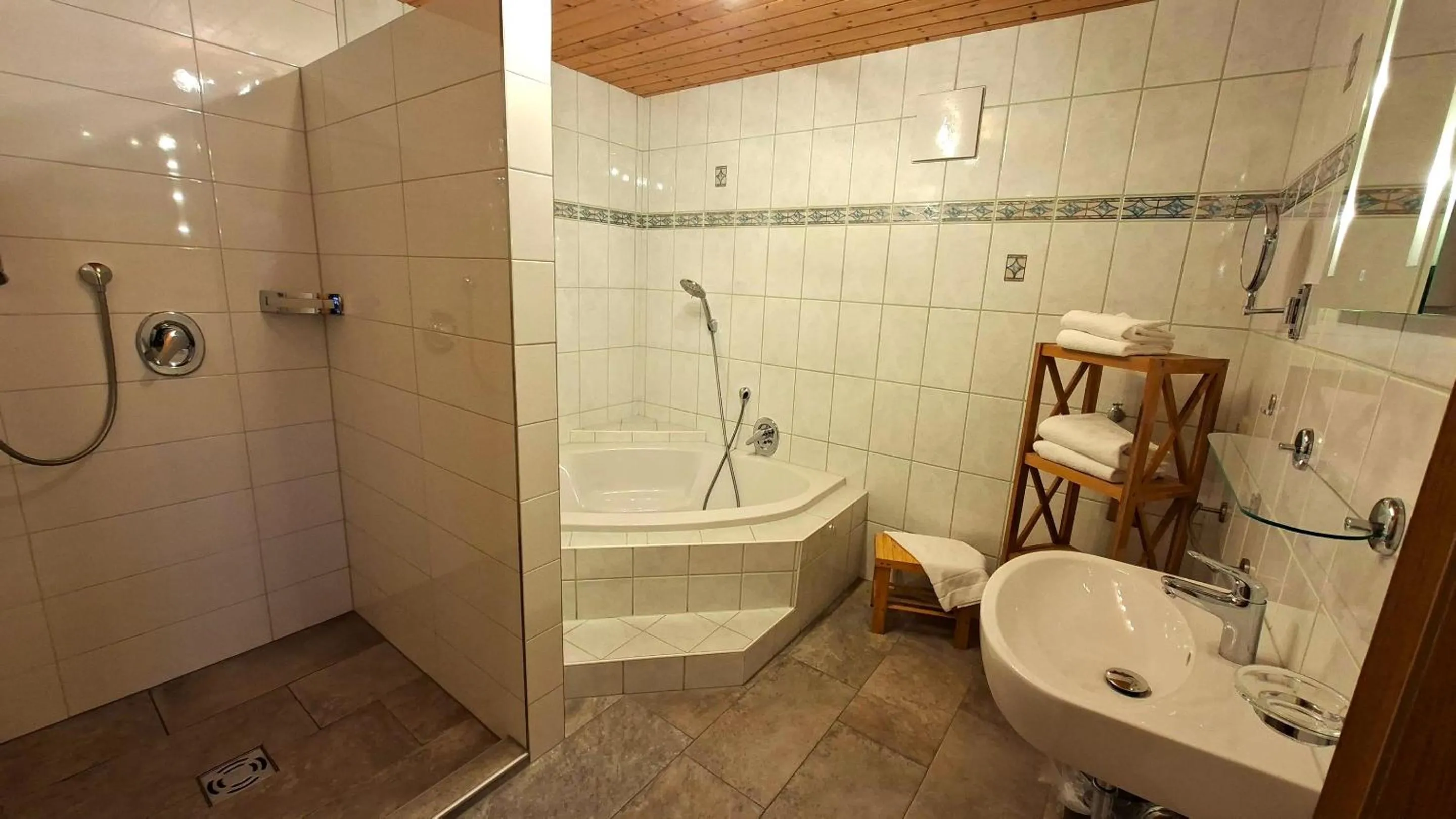 Shower in Ferienwohnungen Bauernhof Andreas Kleiner