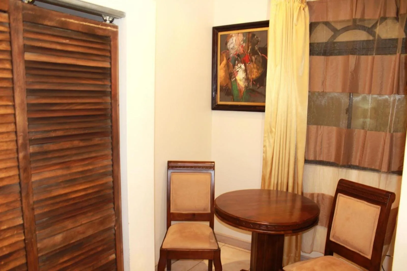 Dining area in Sportsmens Lodge - Gentlemen's Club