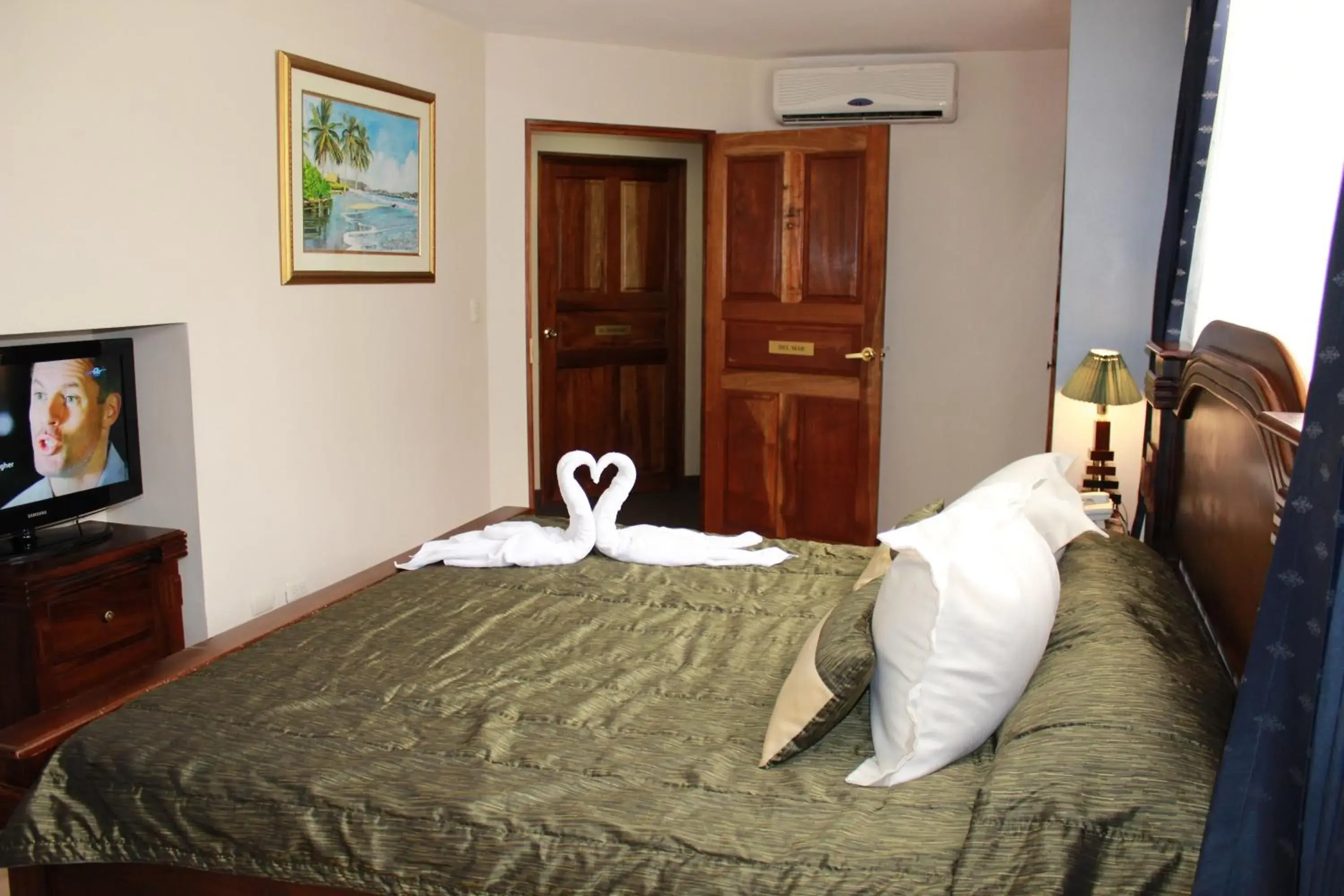 Deluxe King Room in Sportsmens Lodge - Gentlemen's Club Deluxe King Room in Sportsmens Lodge - Gentlemen's Club