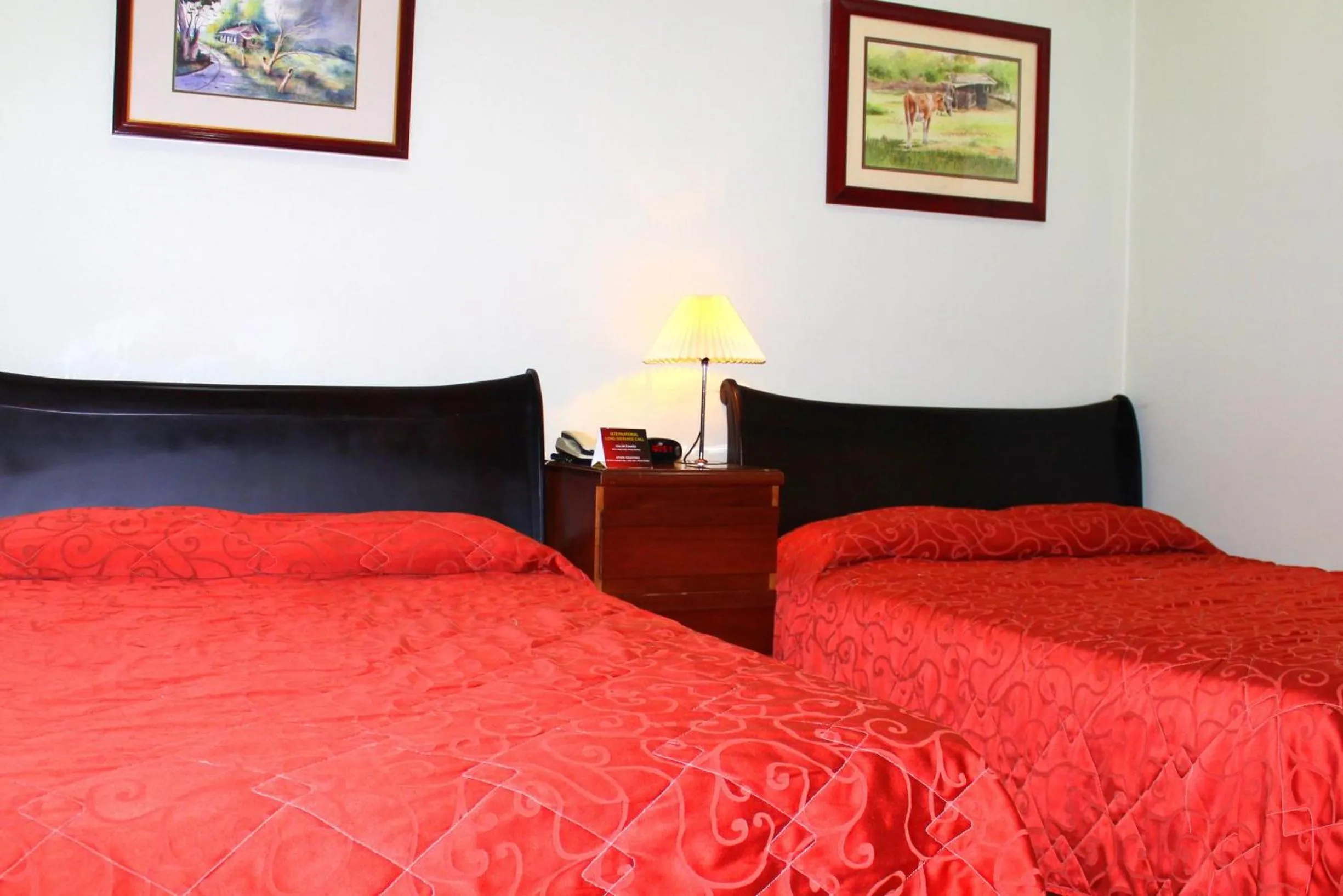 Bedroom, Bed in Sportsmens Lodge - Gentlemen's Club