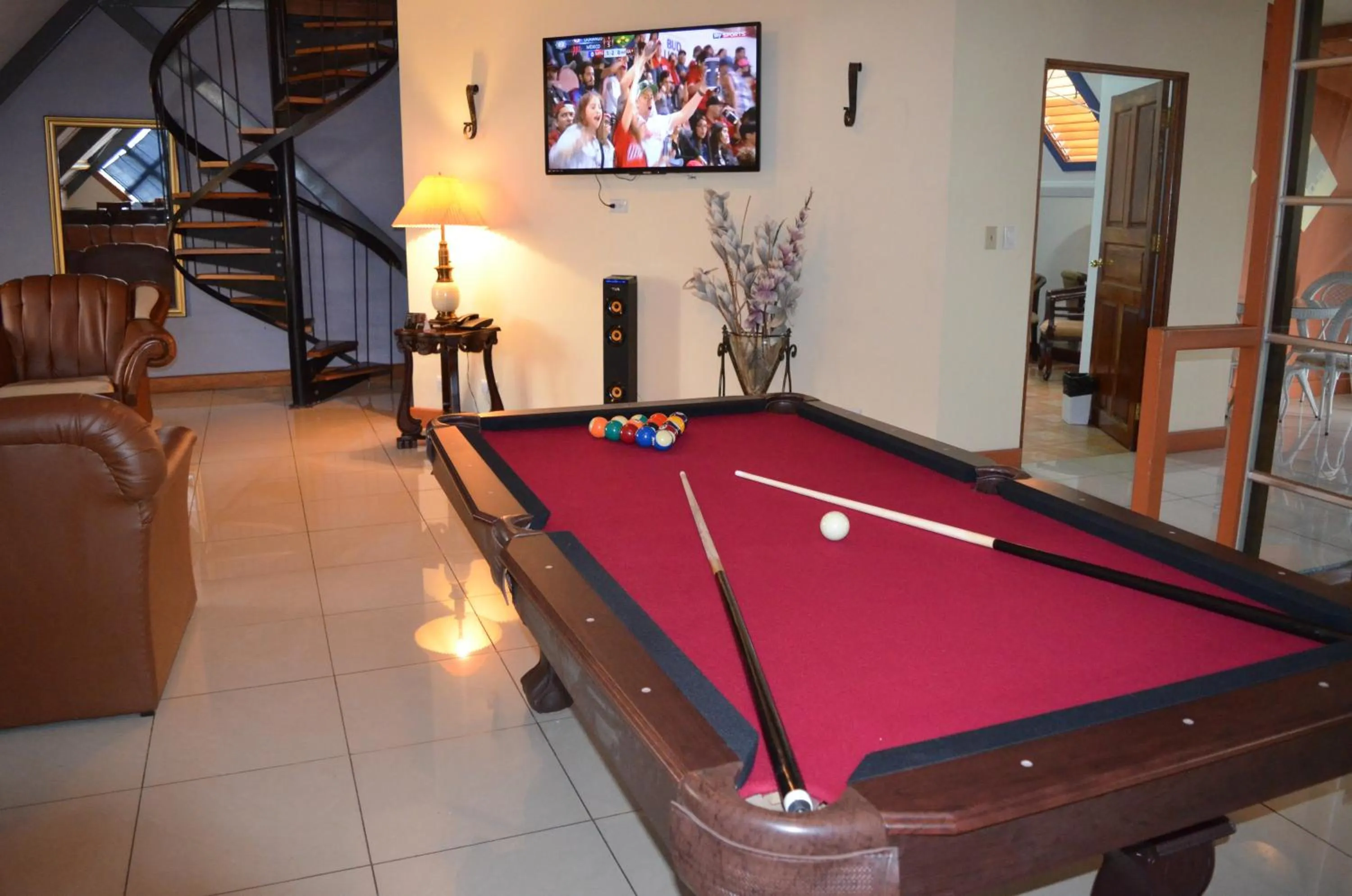 Billiard in Sportsmens Lodge - Gentlemen's Club