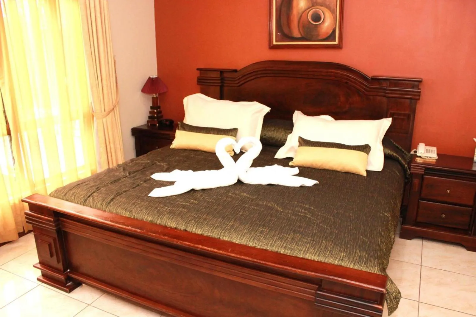 Photo of the whole room, Bed in Sportsmens Lodge - Gentlemen's Club