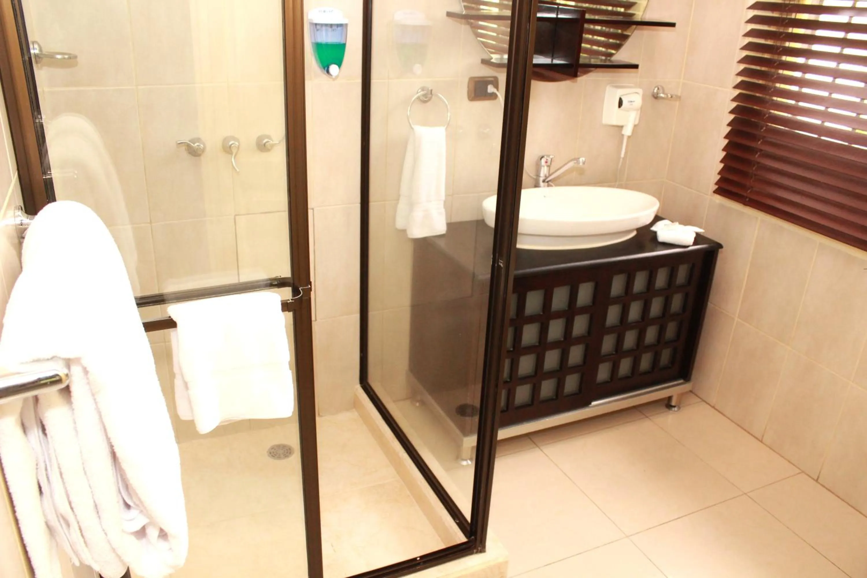 Bathroom in Sportsmens Lodge - Gentlemen's Club