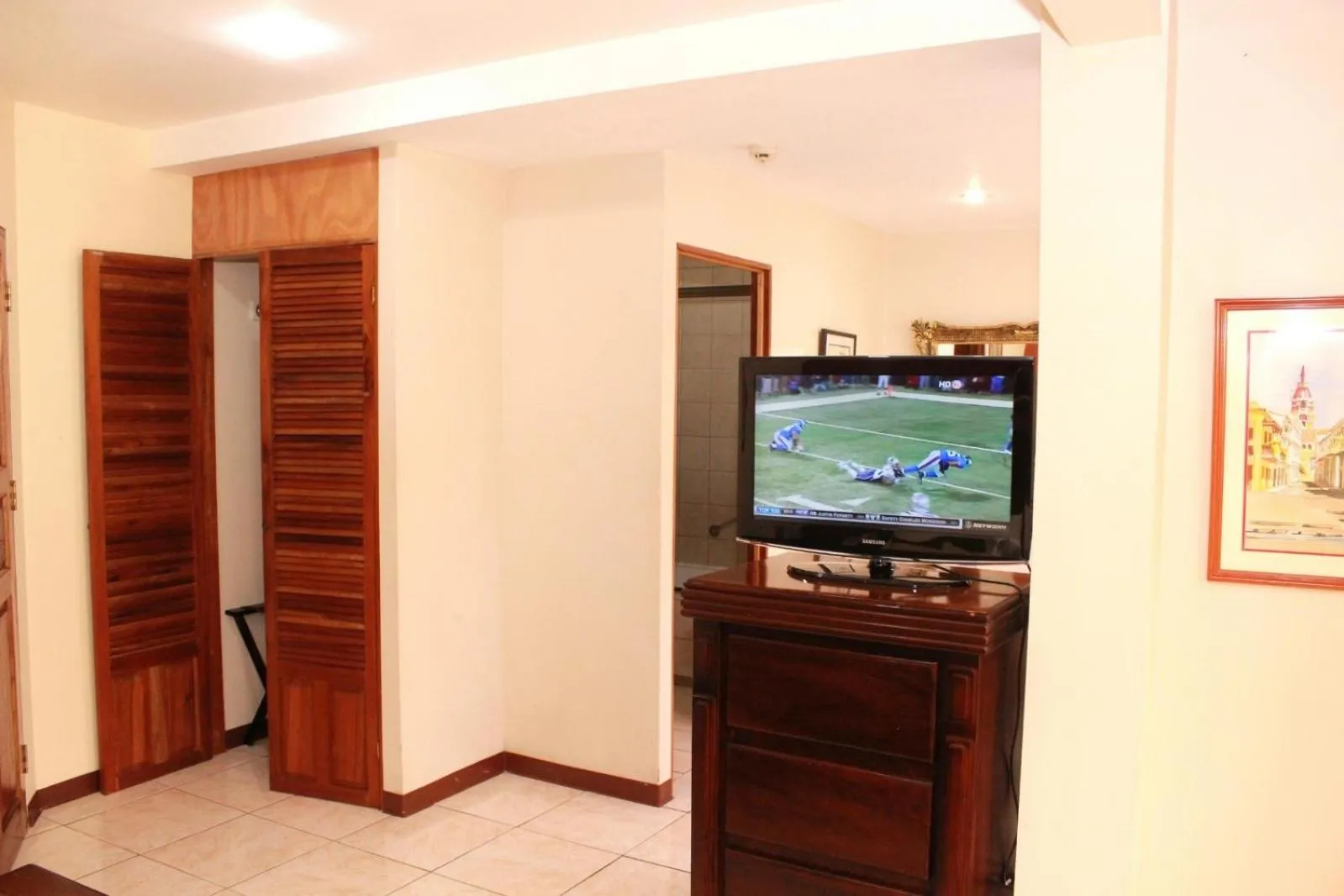 TV and multimedia in Sportsmens Lodge - Gentlemen's Club