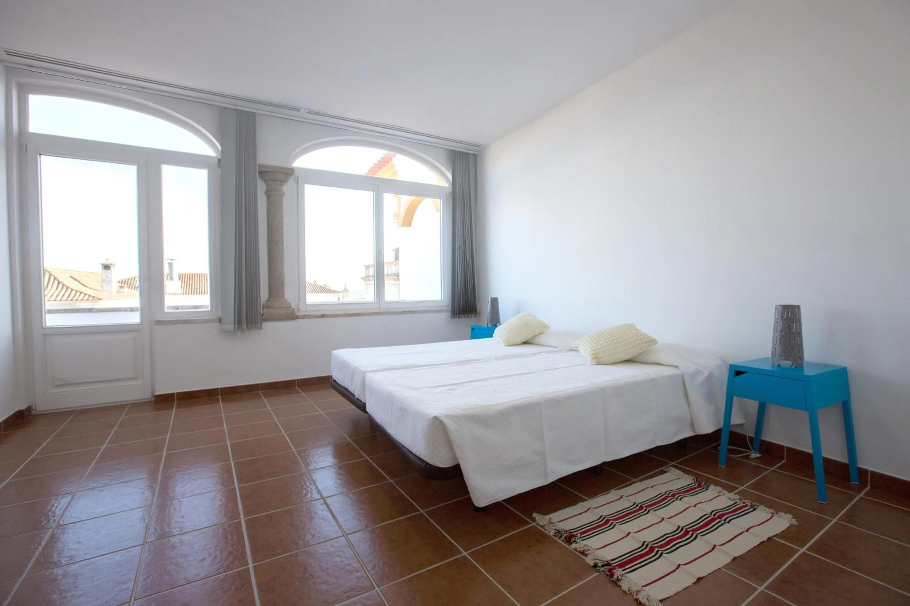 Balcony/Terrace, Bed in HI Évora – Pousada de Juventude