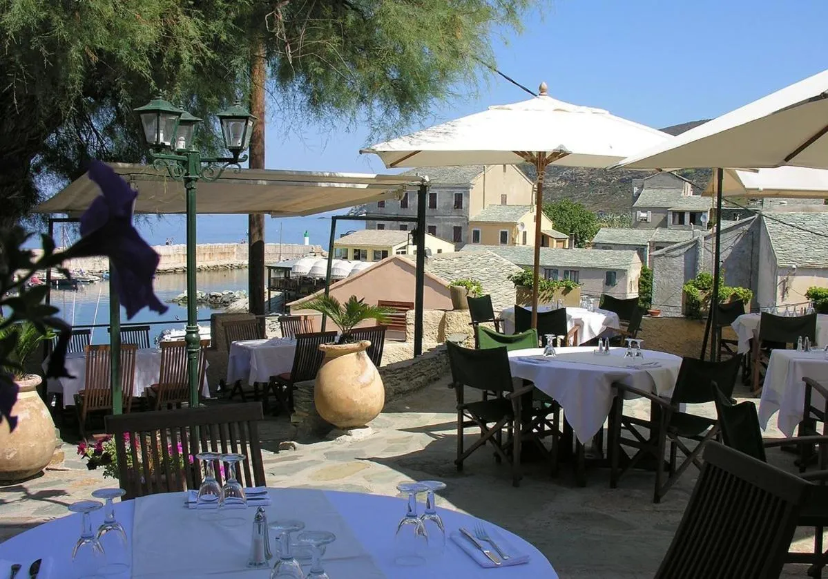 Restaurant/places to eat in Hotel-Restaurant Le Vieux Moulin