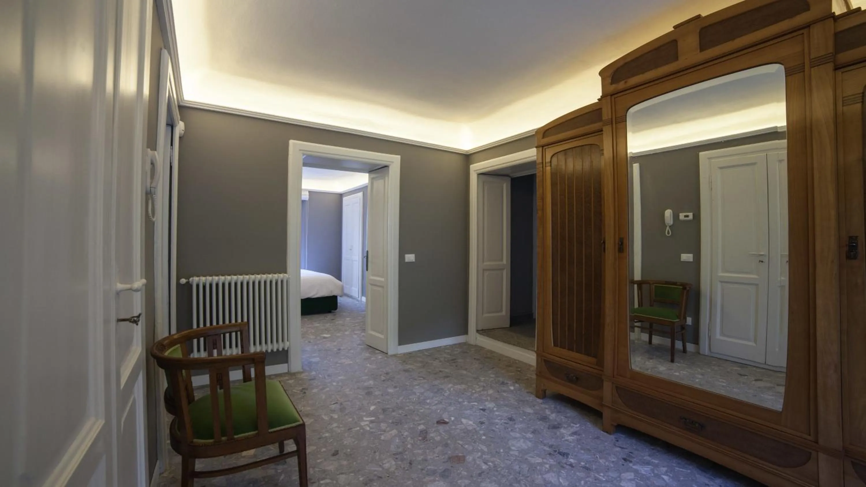 Photo of the whole room in Venegoni Maison De Charme