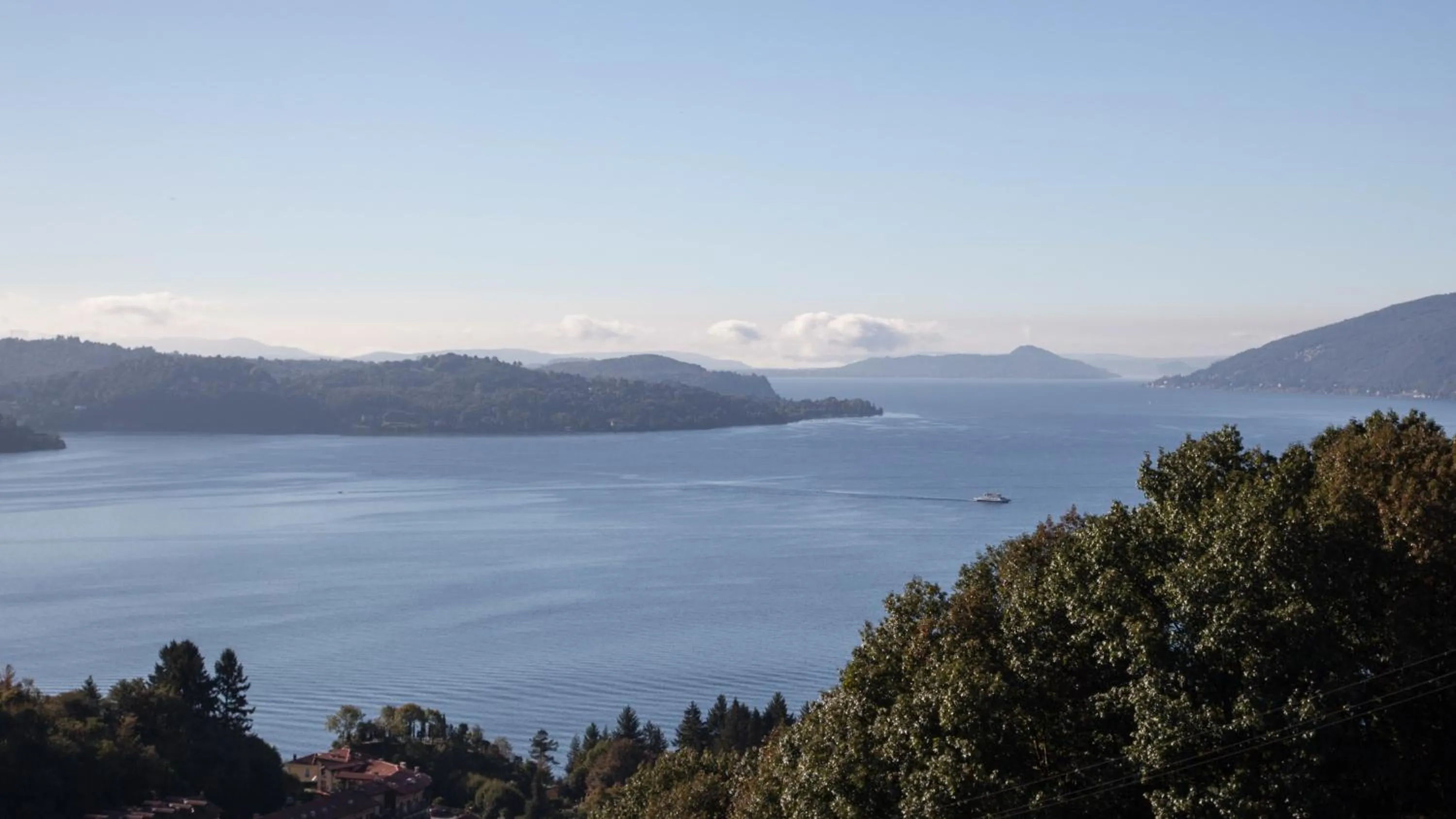Lake view in Venegoni Maison De Charme