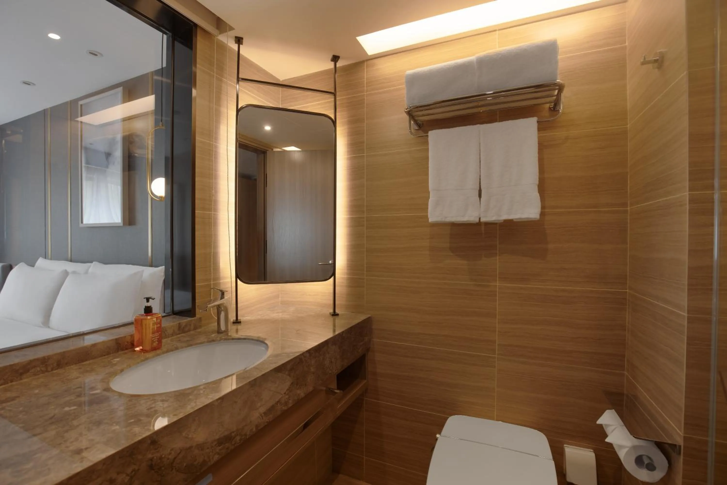 Toilet in Orange Beijing Yansha Landmark Hotel