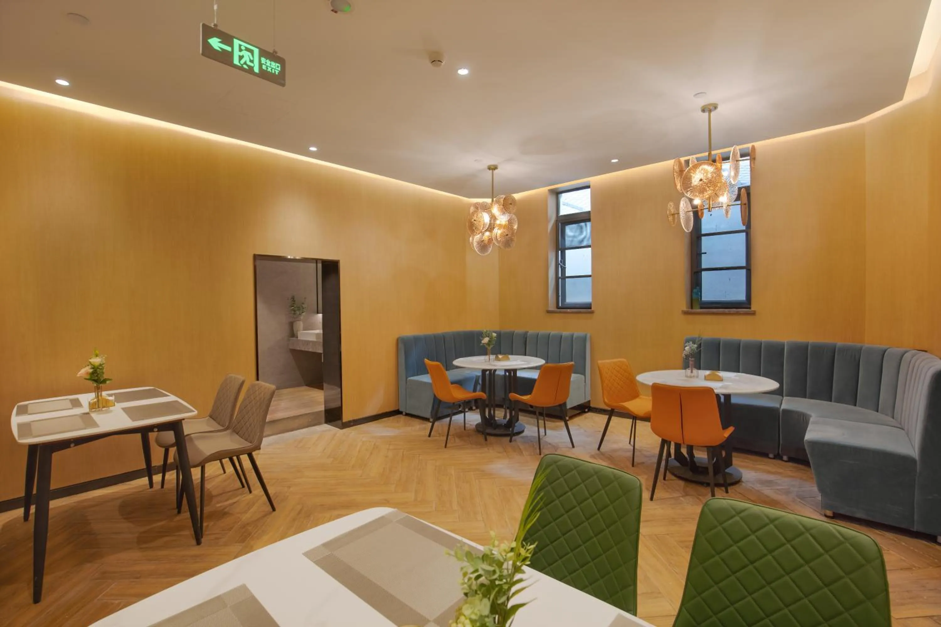 Restaurant/places to eat in Orange Beijing Yansha Landmark Hotel