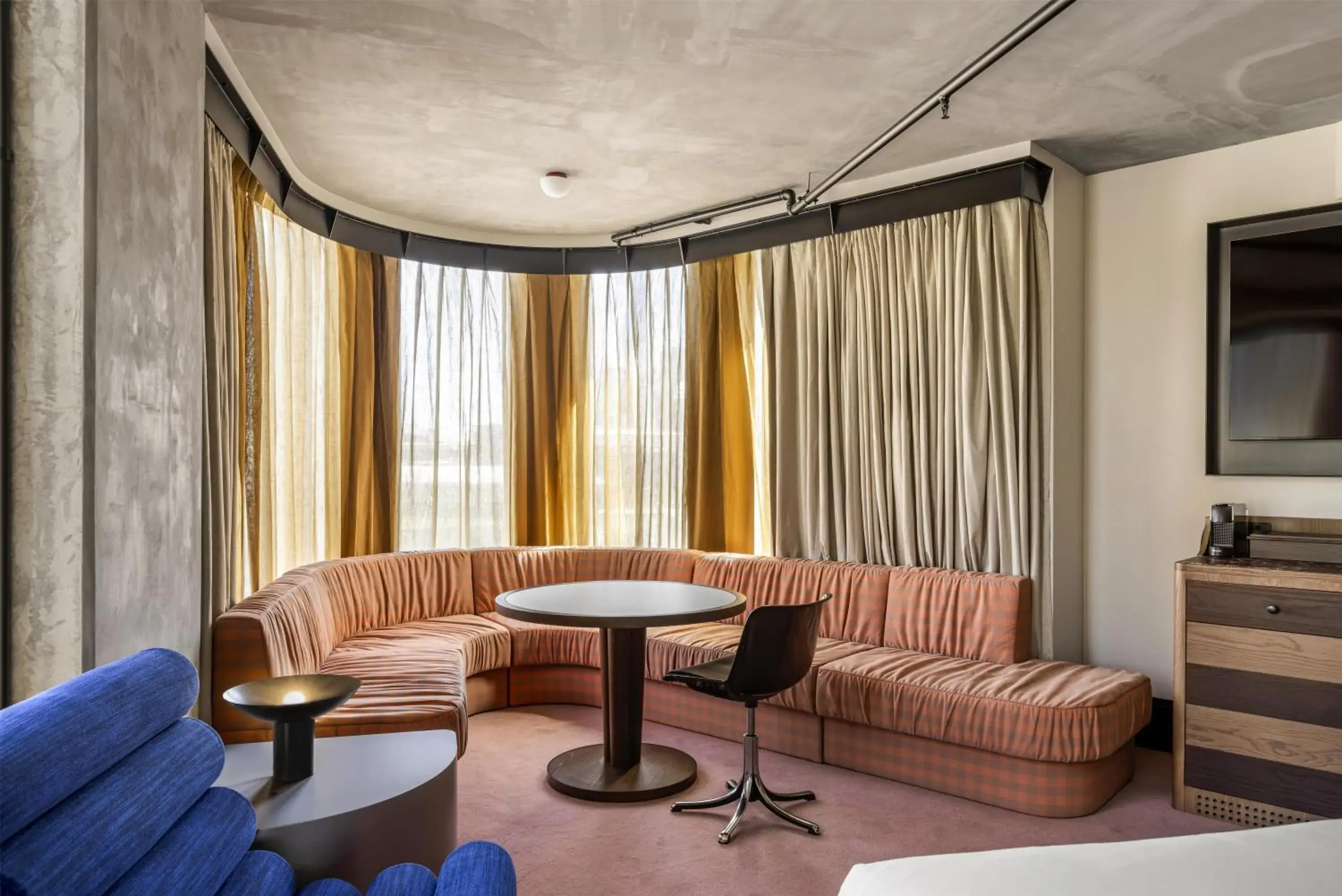 Lookout Corner Suite in Hannah St Hotel Melbourne Lookout Corner Suite in Hannah St Hotel Melbourne