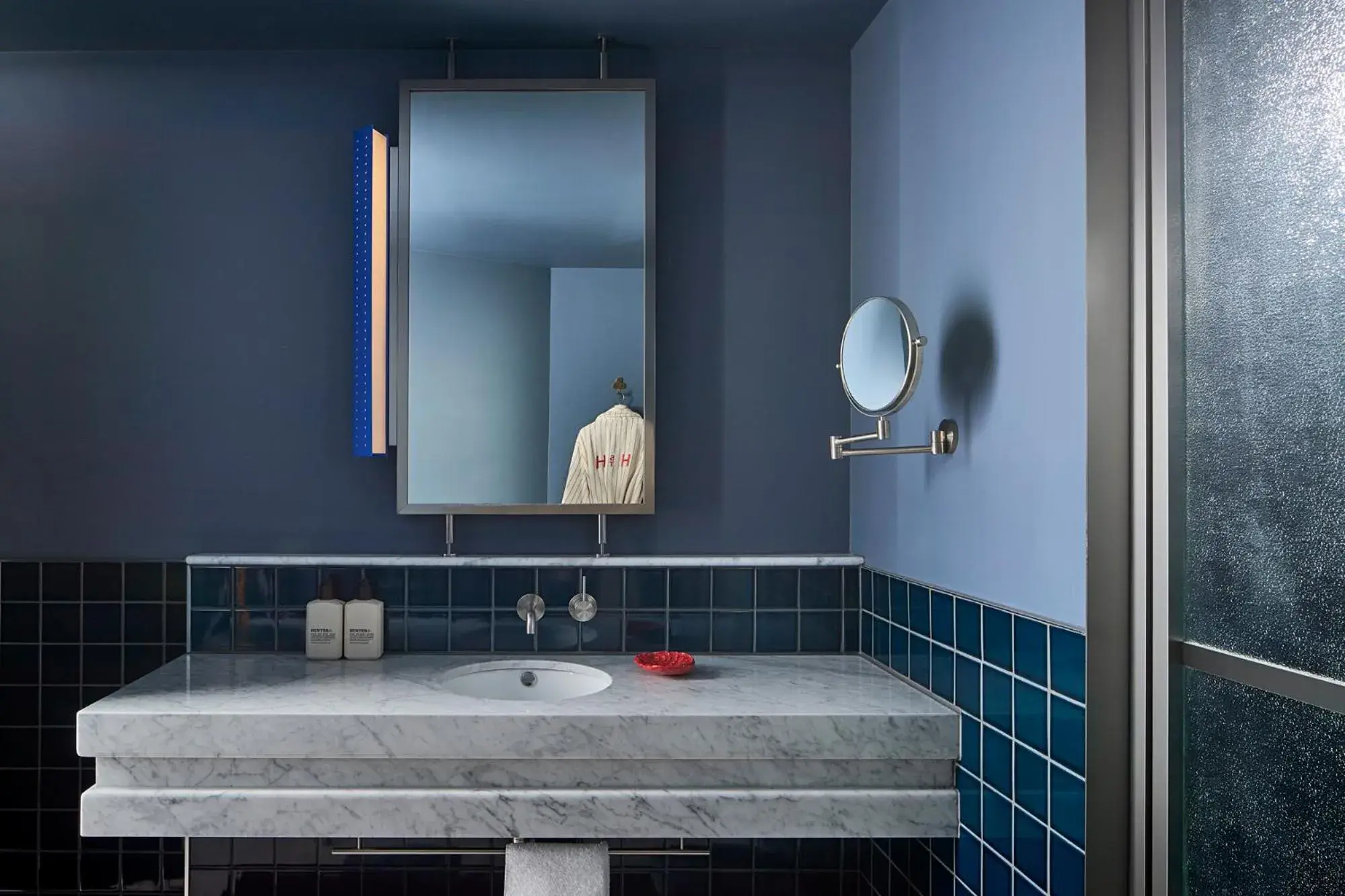 Bathroom in Hannah St Hotel Melbourne Bathroom in Hannah St Hotel Melbourne