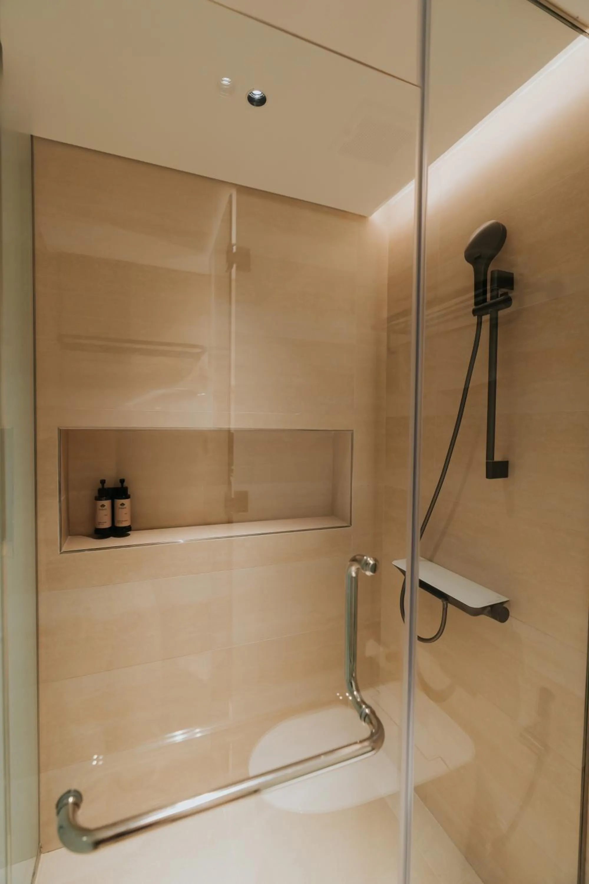 Superior Queen Room in PureJoy Hotel Saigon