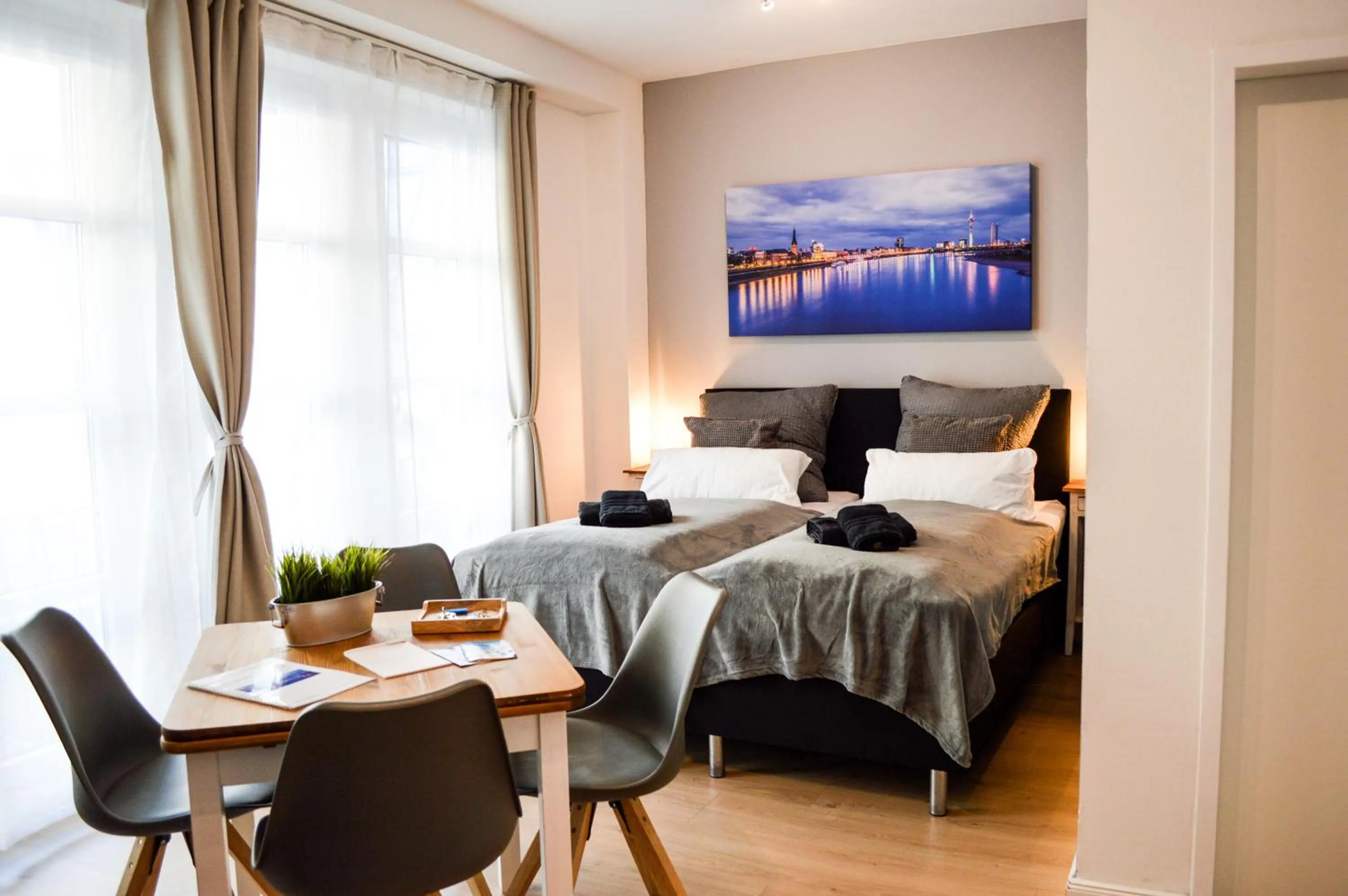 Seating area, Bed in Centerapartments Tonhallenstraße