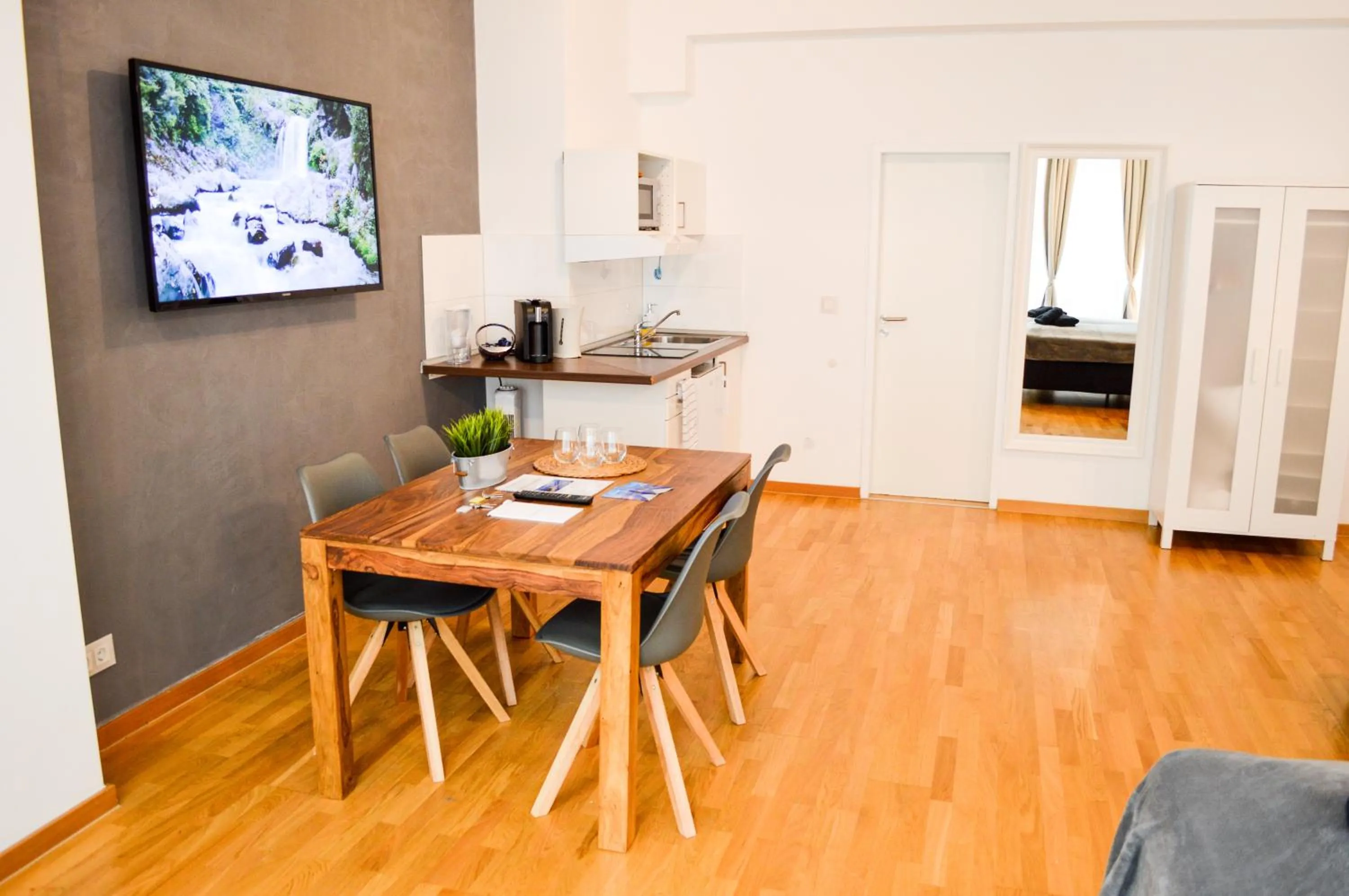 TV and multimedia in Centerapartments Tonhallenstraße