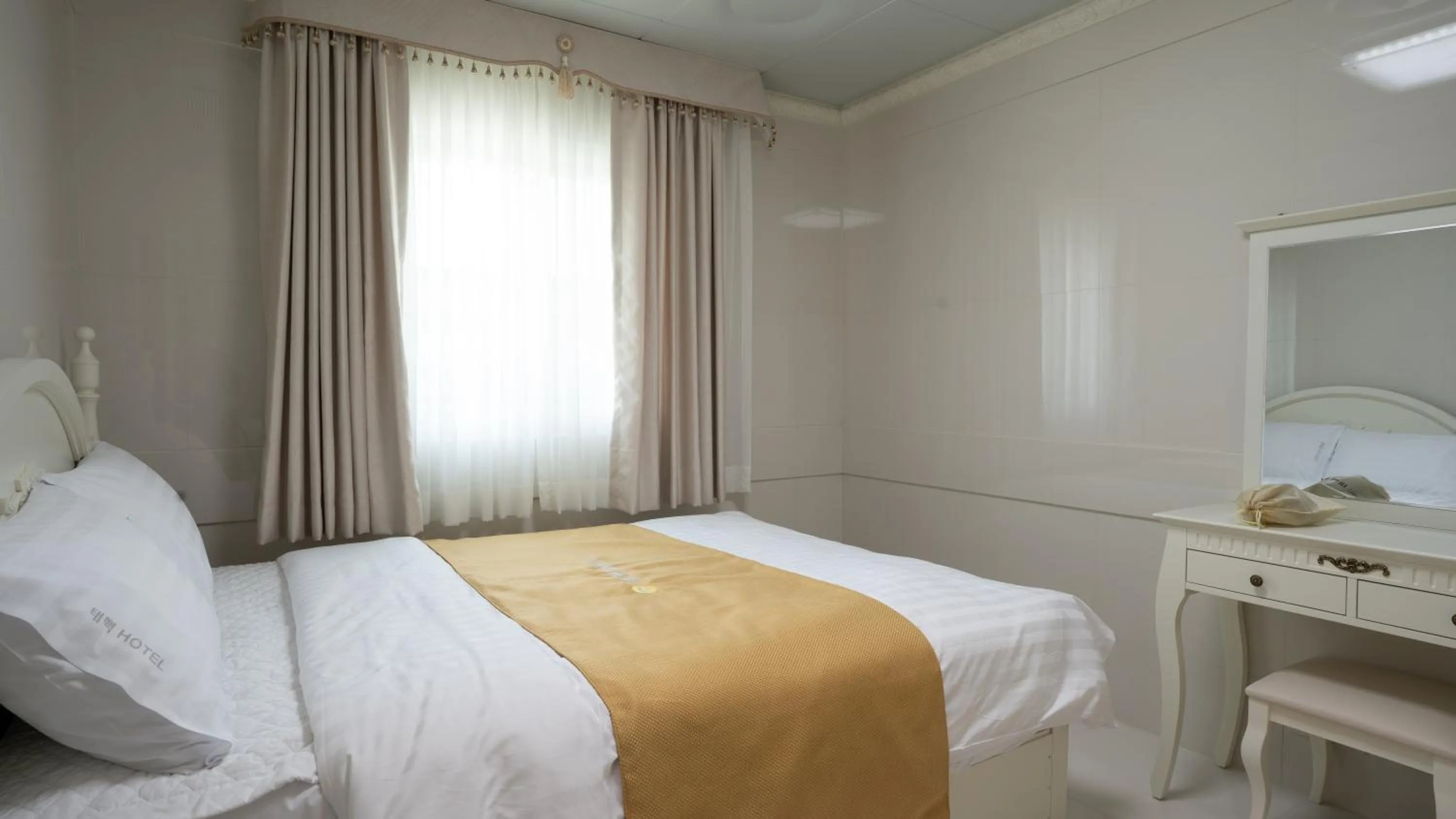 Bed in Taebaek Hotel